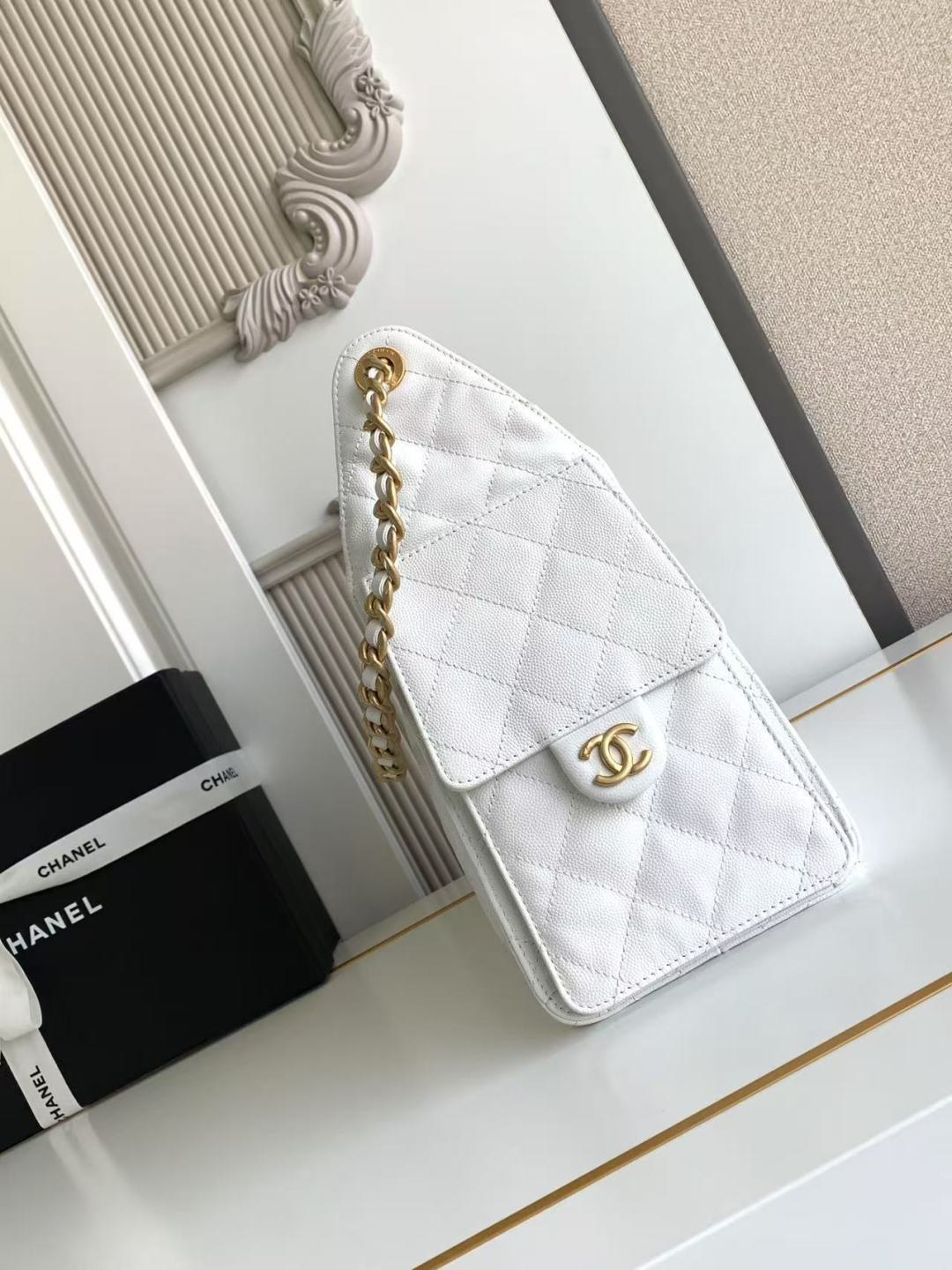 Chanel Spring 25C Hobo Small Handbag White Chanel Spring 25C Hobo Small Handbag White