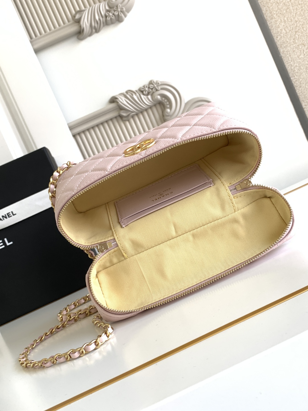 Chanel Vanity Case Pink Leather Handbag Chanel Vanity Case Pink Leather Handbag