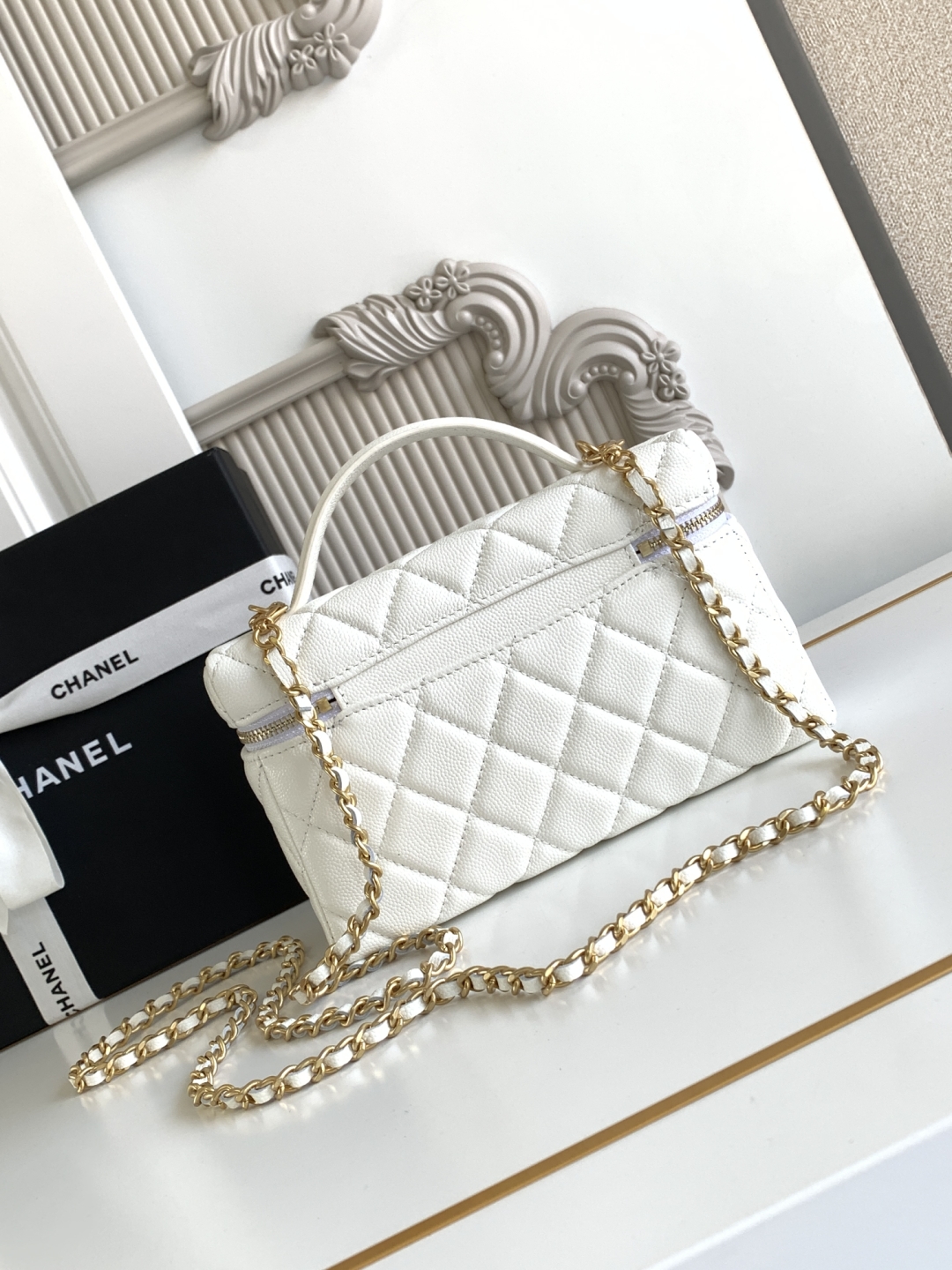 Chanel Vanity Case White Leather Handbag Chanel Vanity Case White Leather Handbag