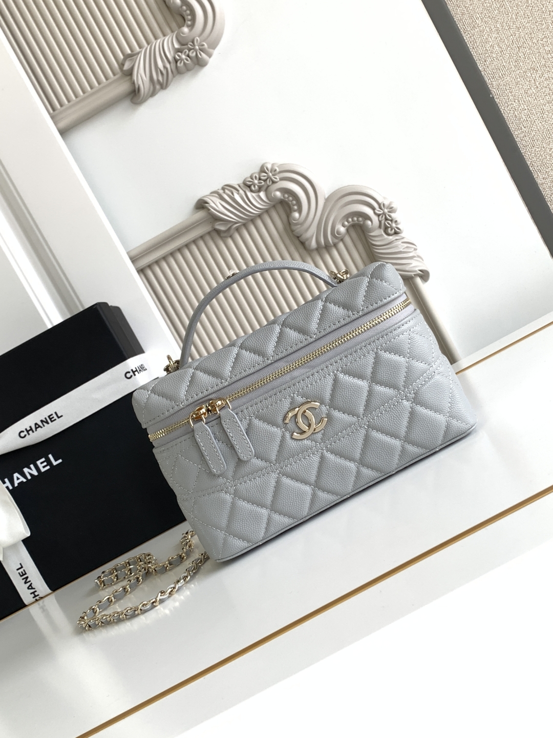 Chanel Vanity Case GreyLeather Handbag Chanel Vanity Case GreyLeather Handbag