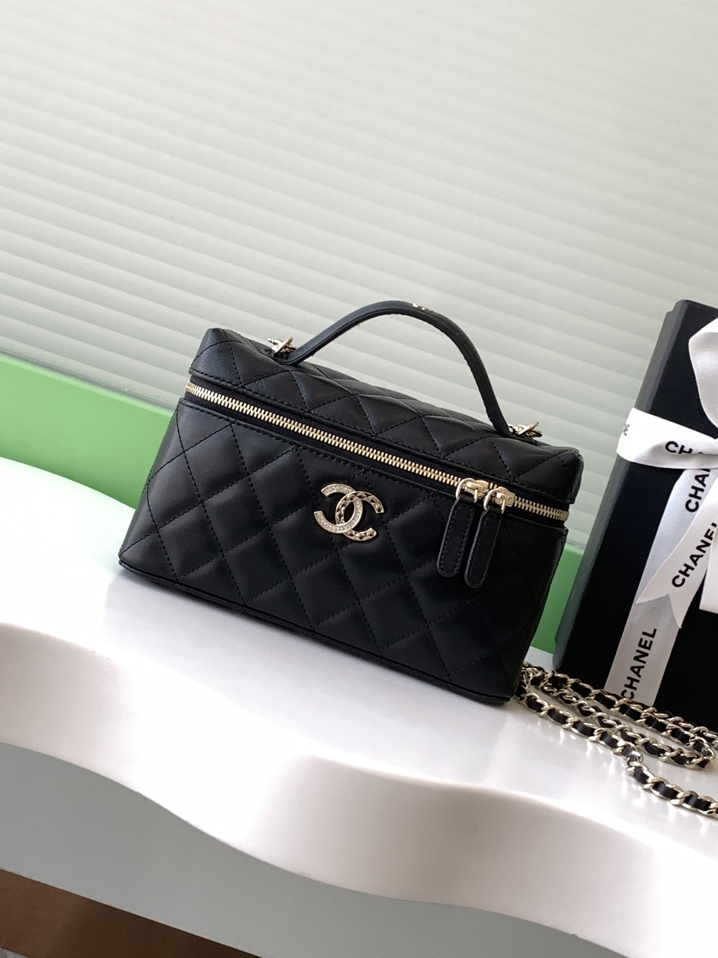 Chanel 25C Vanity Case Black Leather Handbag Chanel 25C Vanity Case Black Leather Handbag