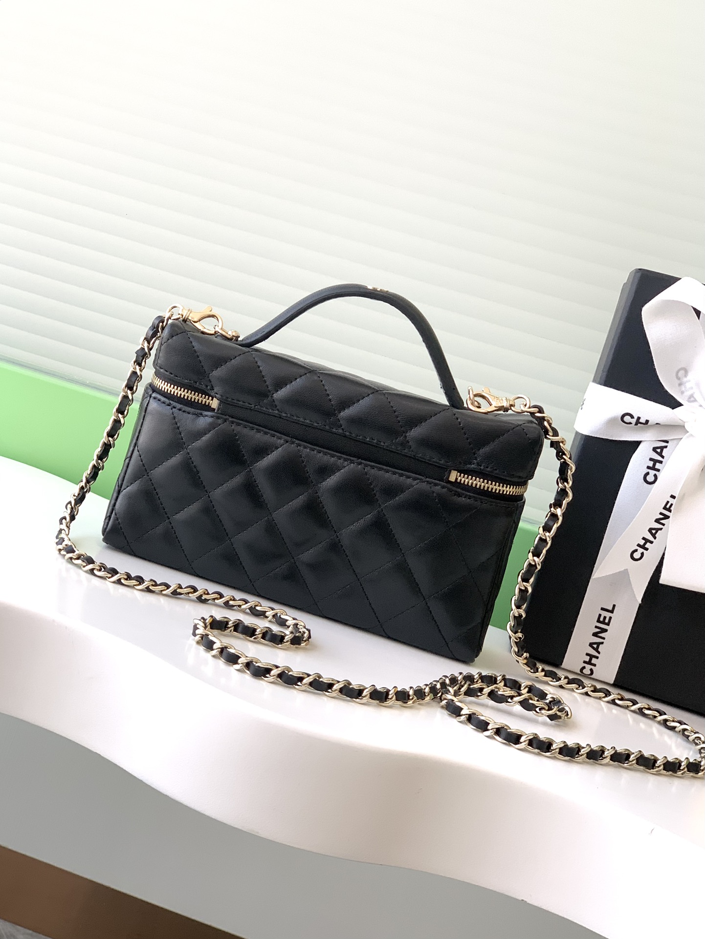 Chanel 25C Vanity Case Black Leather Handbag Chanel 25C Vanity Case Black Leather Handbag