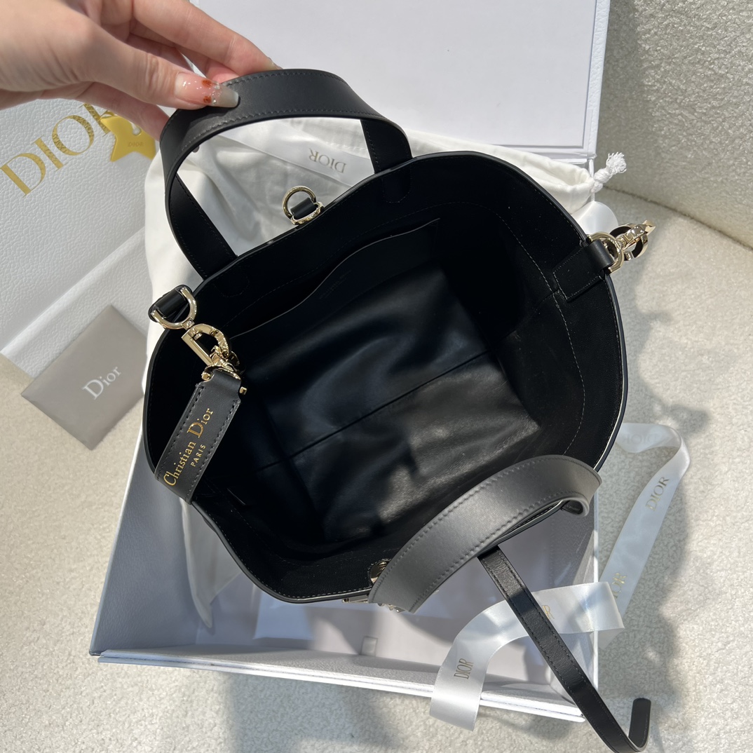 Medium Dior Toujours Vertical Tote Bag