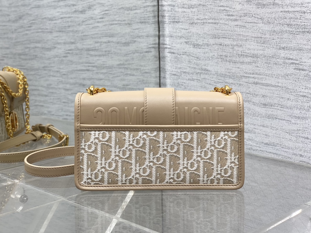 30 Montaigne East-West Bag with Chain Dior Oblique Jacquard and Natural Smooth Calfskin 30 Montaigne East-West Bag with Chain Dior Oblique Jacquard and Natural Smooth Calfskin