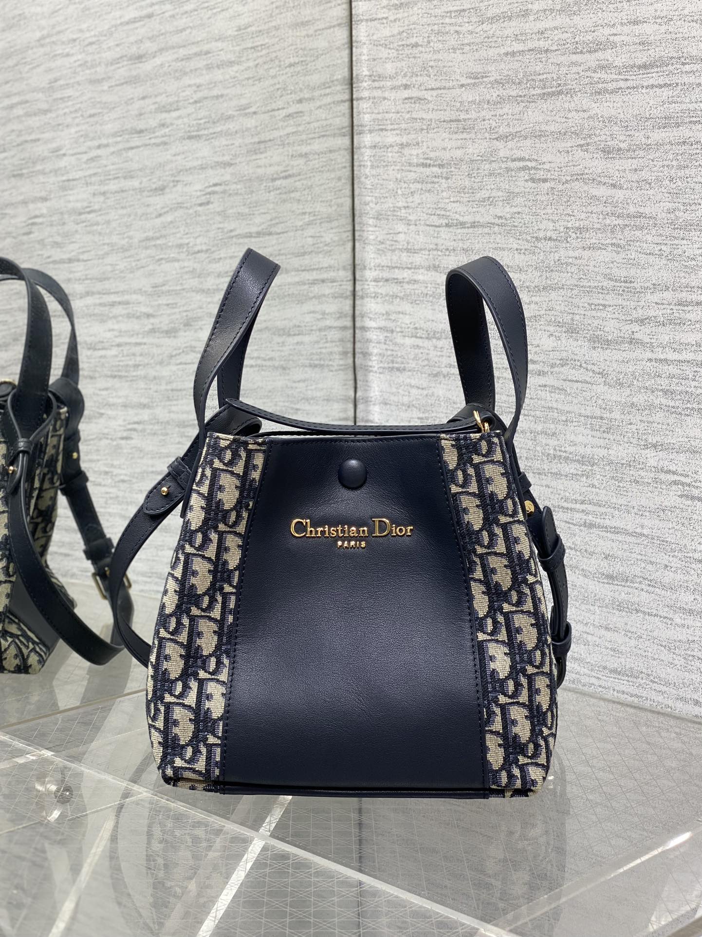 DIOR Small Signature Bucket Bag Blue Dior Oblique Jacquard DIOR Small Signature Bucket Bag Blue Dior Oblique Jacquard