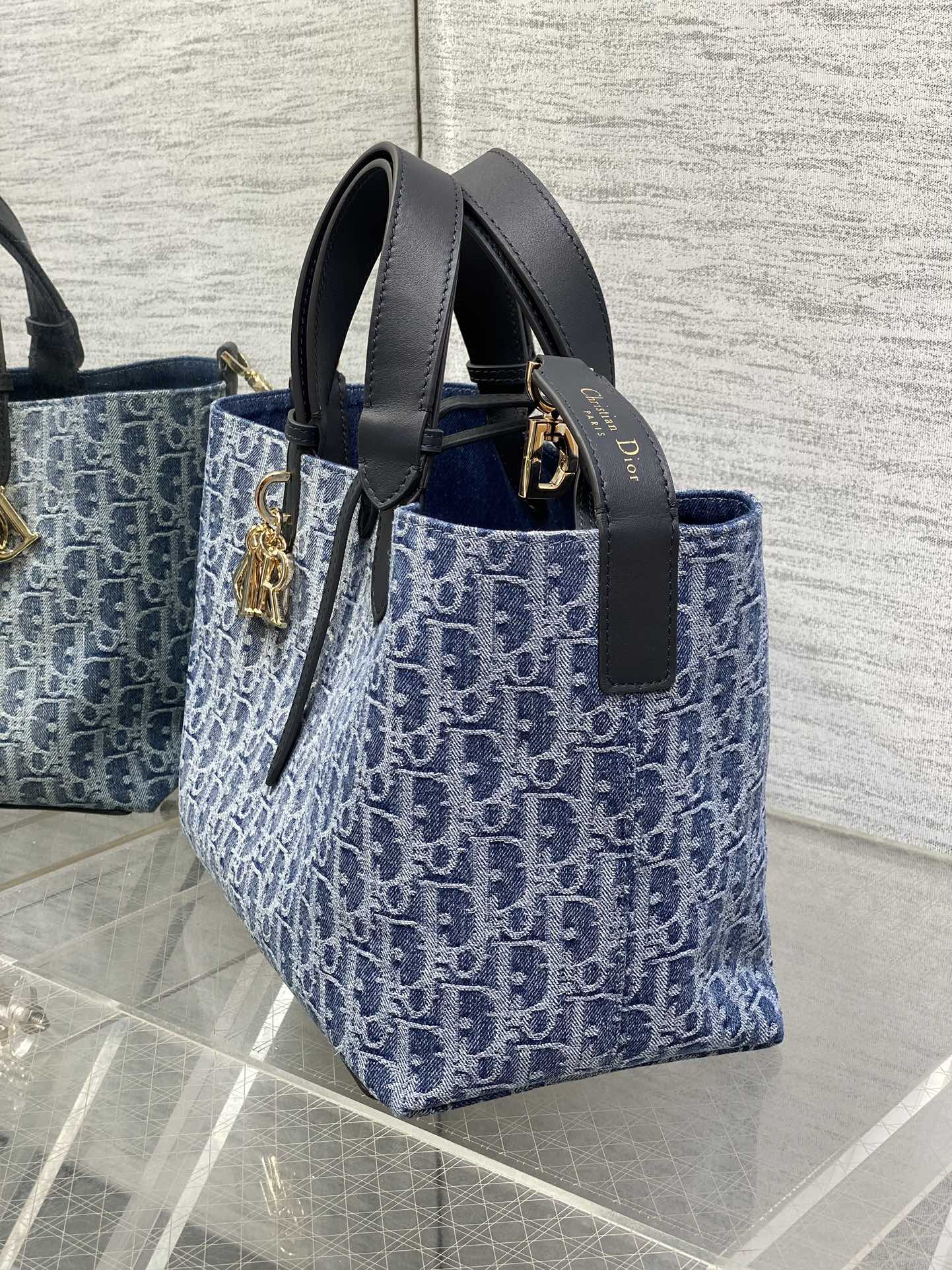 Medium Dior Toujours Bag Blue Denim Dior Oblique Jacquard Medium Dior Toujours Bag Blue Denim Dior Oblique Jacquard