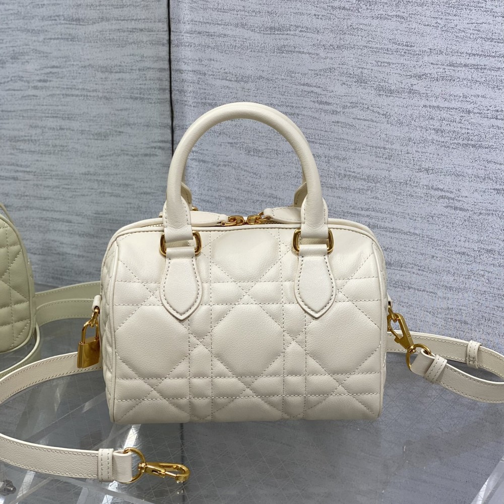 DIOR Groove 20 Bag Dusty lvory Macrocannage Calfskin