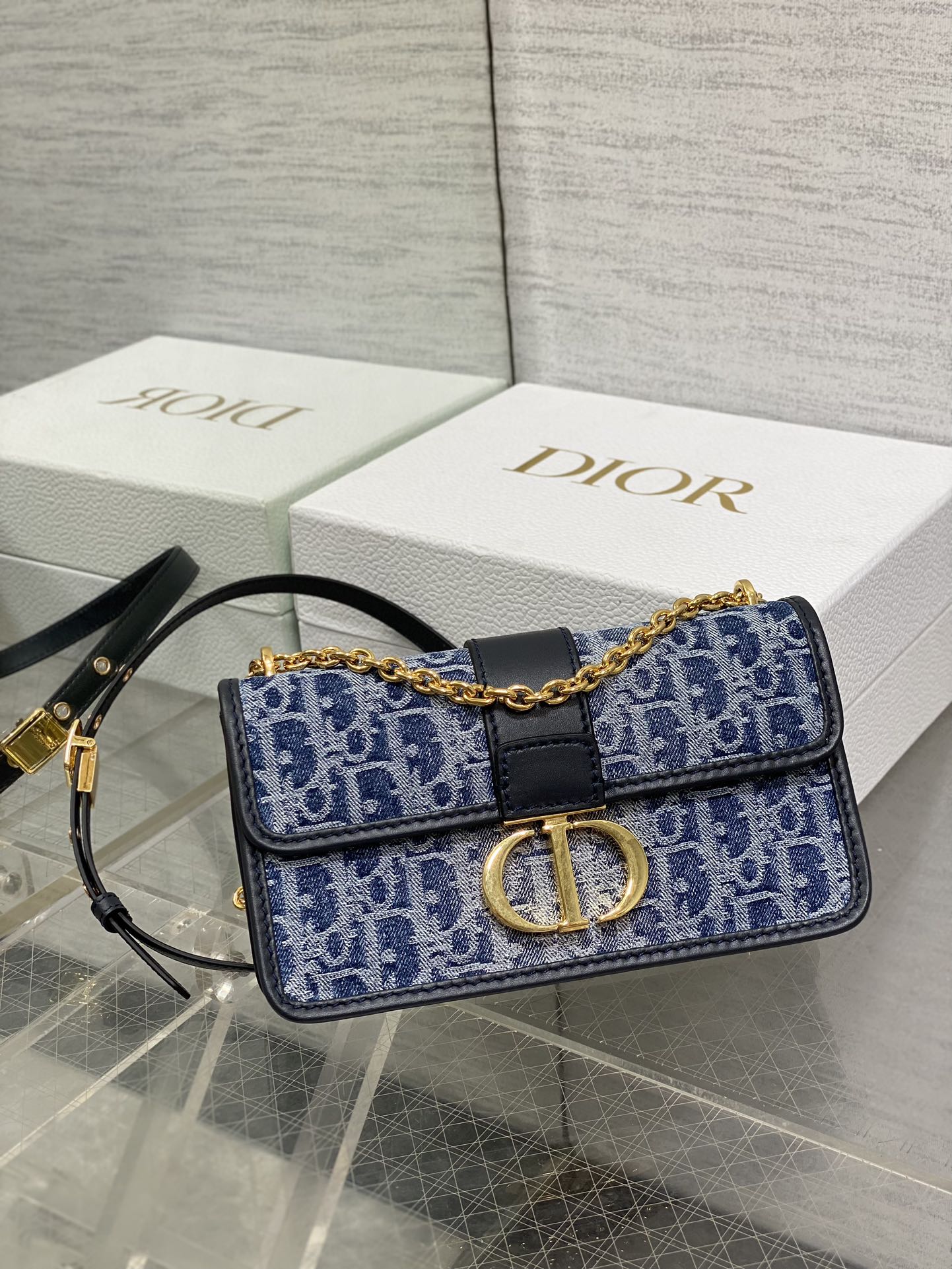 DIOR 30 Montaigne Bag Blue Dior Oblique Jacquard DIOR 30 Montaigne Bag Blue Dior Oblique Jacquard