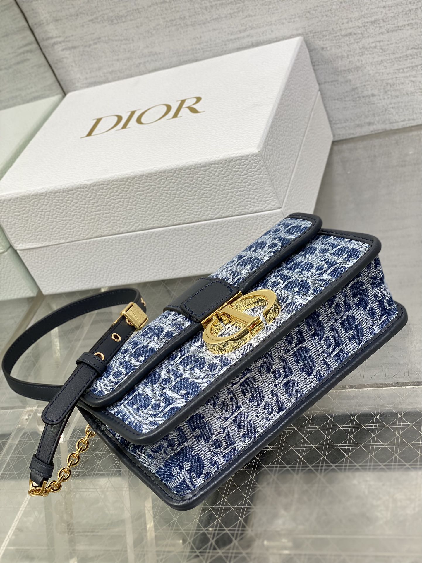 DIOR 30 Montaigne Bag Blue Dior Oblique Jacquard DIOR 30 Montaigne Bag Blue Dior Oblique Jacquard