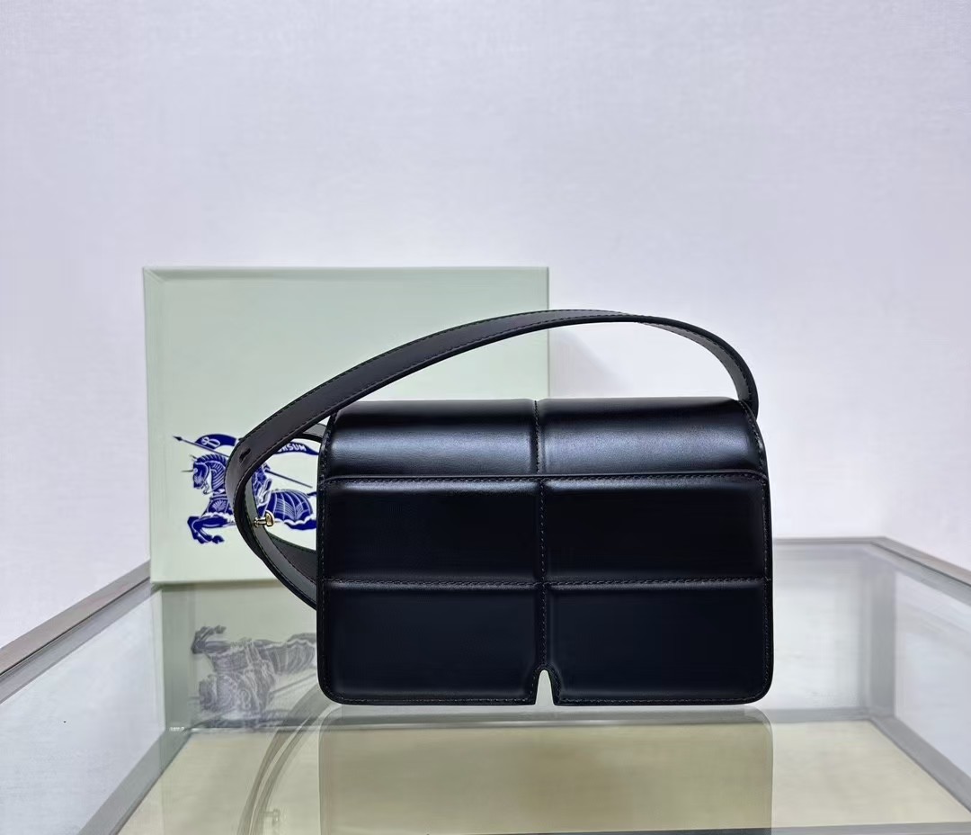 Burberry Snip Leather Crossbody Bag | Black Burberry Snip Leather Crossbody Bag | Black