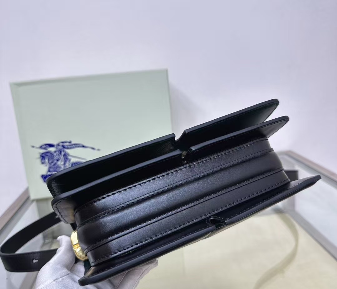 Burberry Snip Leather Crossbody Bag | Black Burberry Snip Leather Crossbody Bag | Black