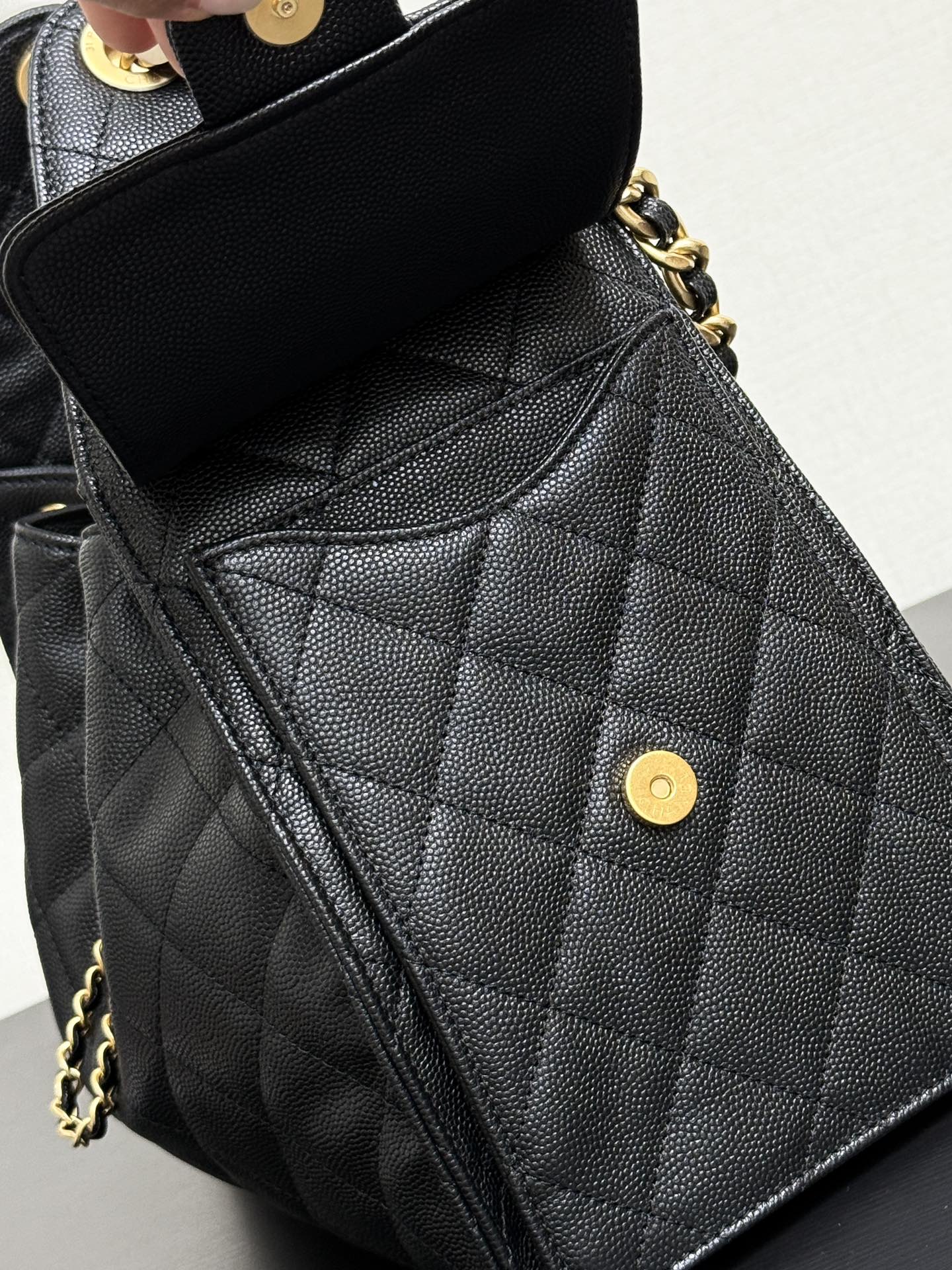 Chanel 25c HOBO Bag Caviar Quilted Handbag Chanel 25c HOBO Bag Caviar Quilted Handbag
