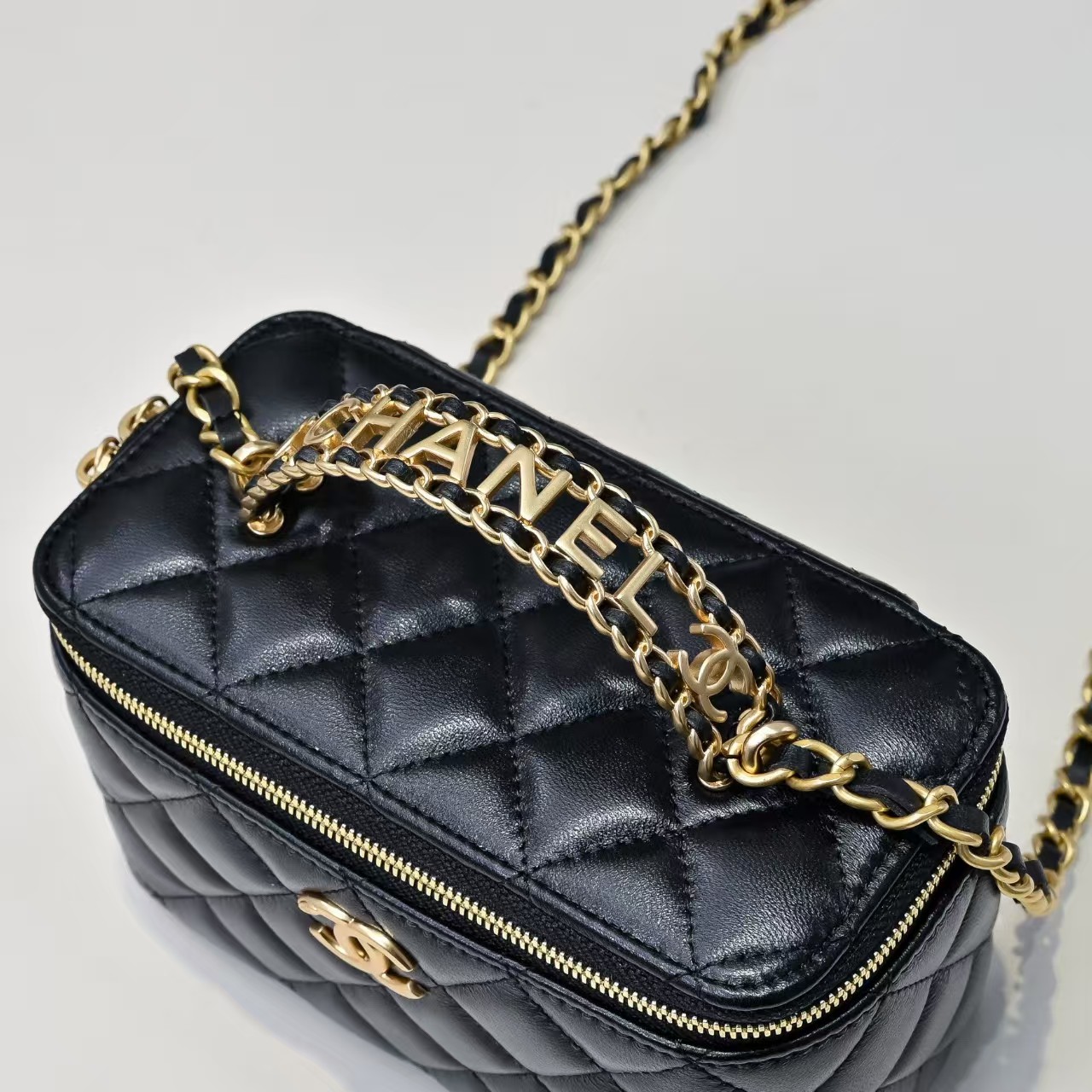 CHANEL  Lambskin Quilted Pick Me Up Vanity Case Black