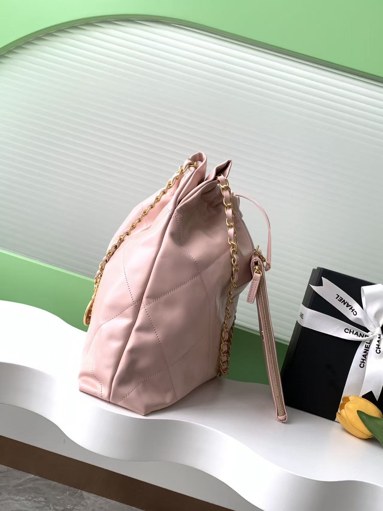 CHANEL Shiny Calfskin Quilted Medium Chanel 22 Light Pink