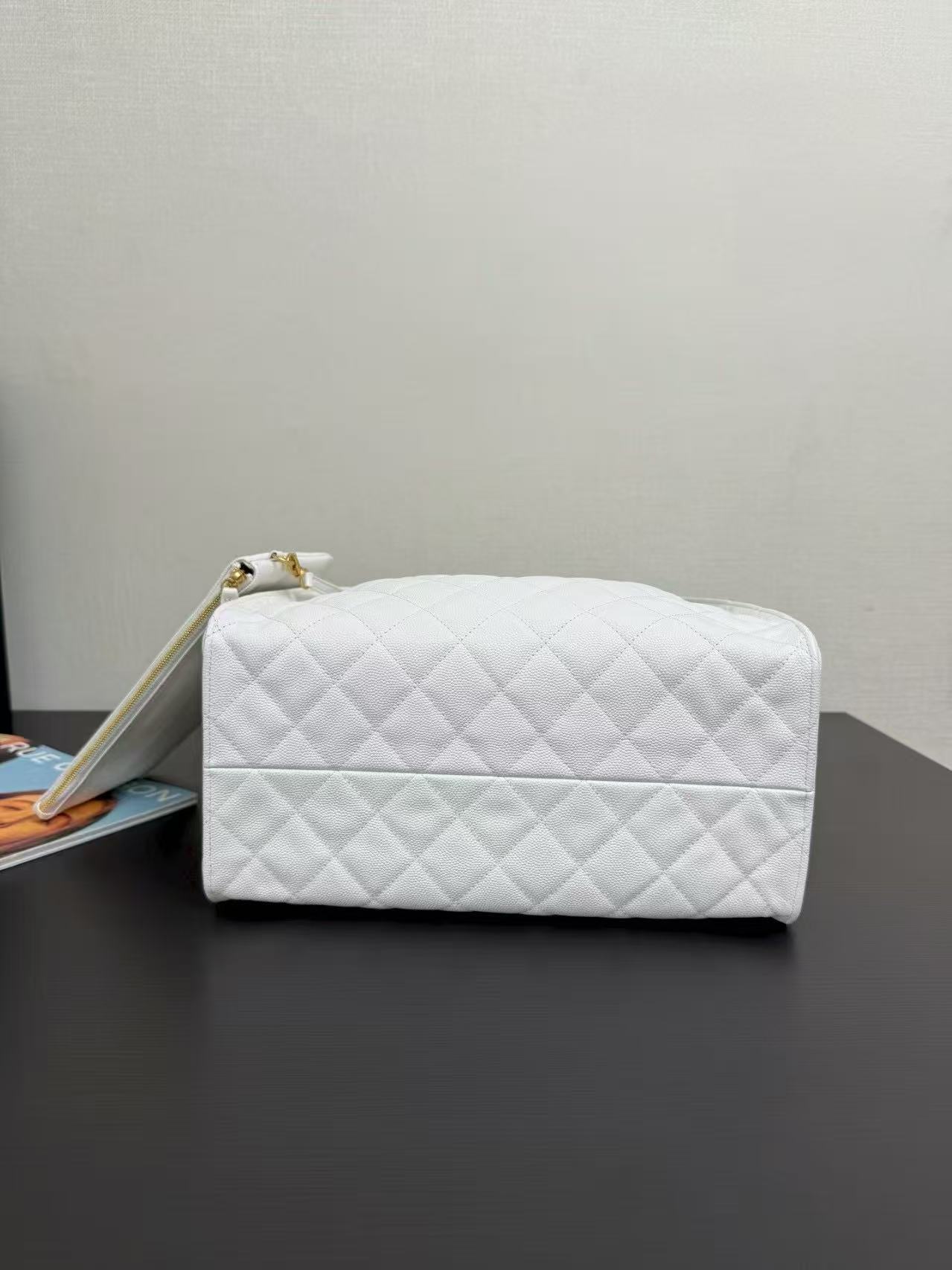 Chanel 25c HOBO Bag Caviar Quilted Handbag Large White