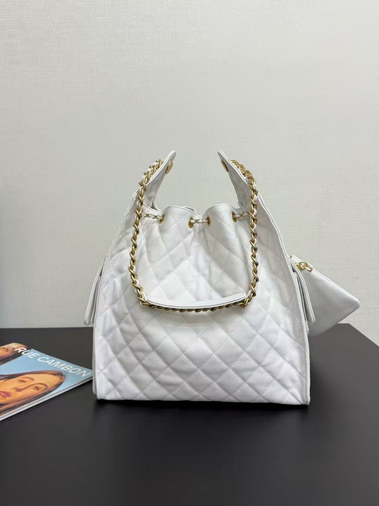 Chanel 25c HOBO Bag Caviar Quilted Handbag Large White