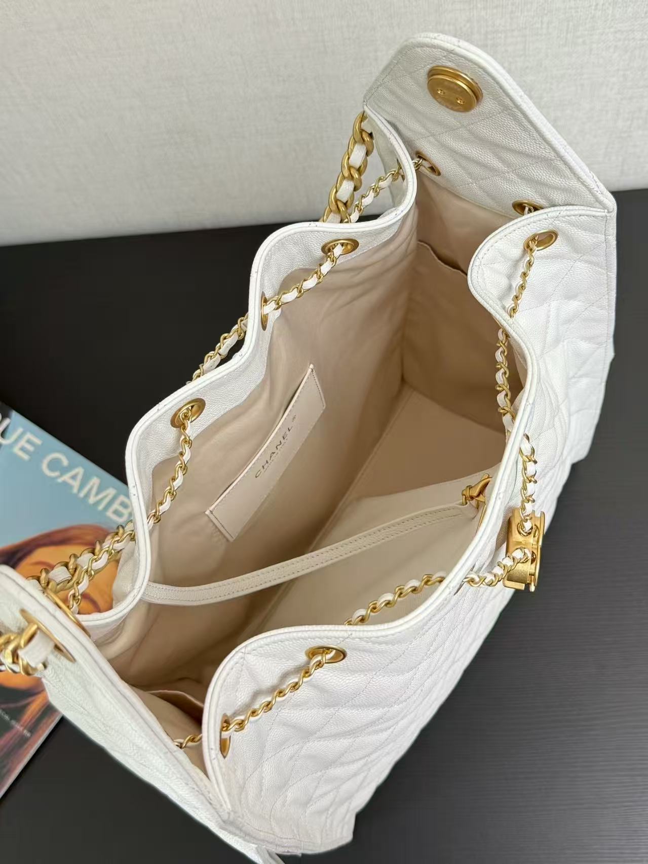 Chanel 25c HOBO Bag Caviar Quilted Handbag Large White