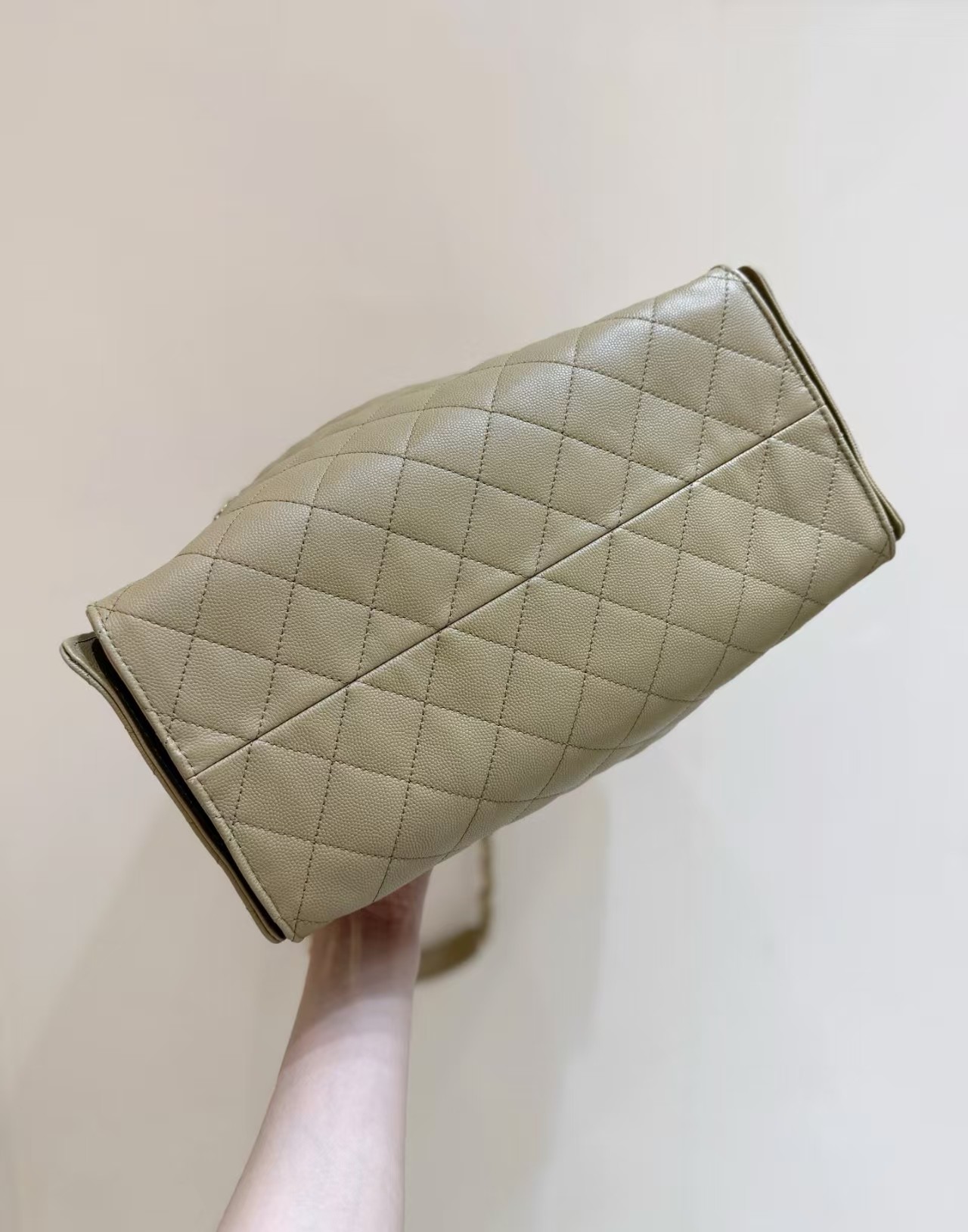 Chanel 25 Medium Hobo Handbag Grained Calfskin