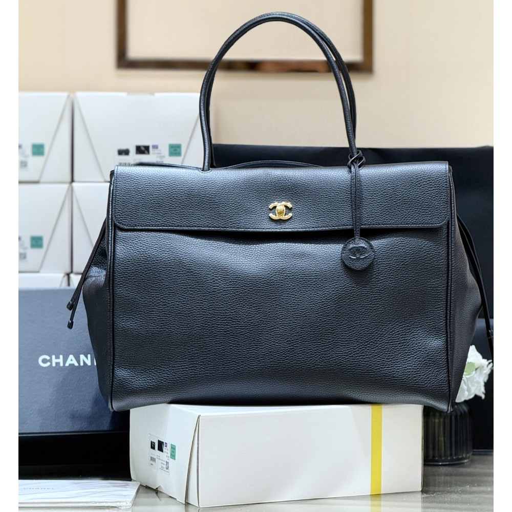 Chanel Large tote, Grained calfskin &gold-tone metal, black