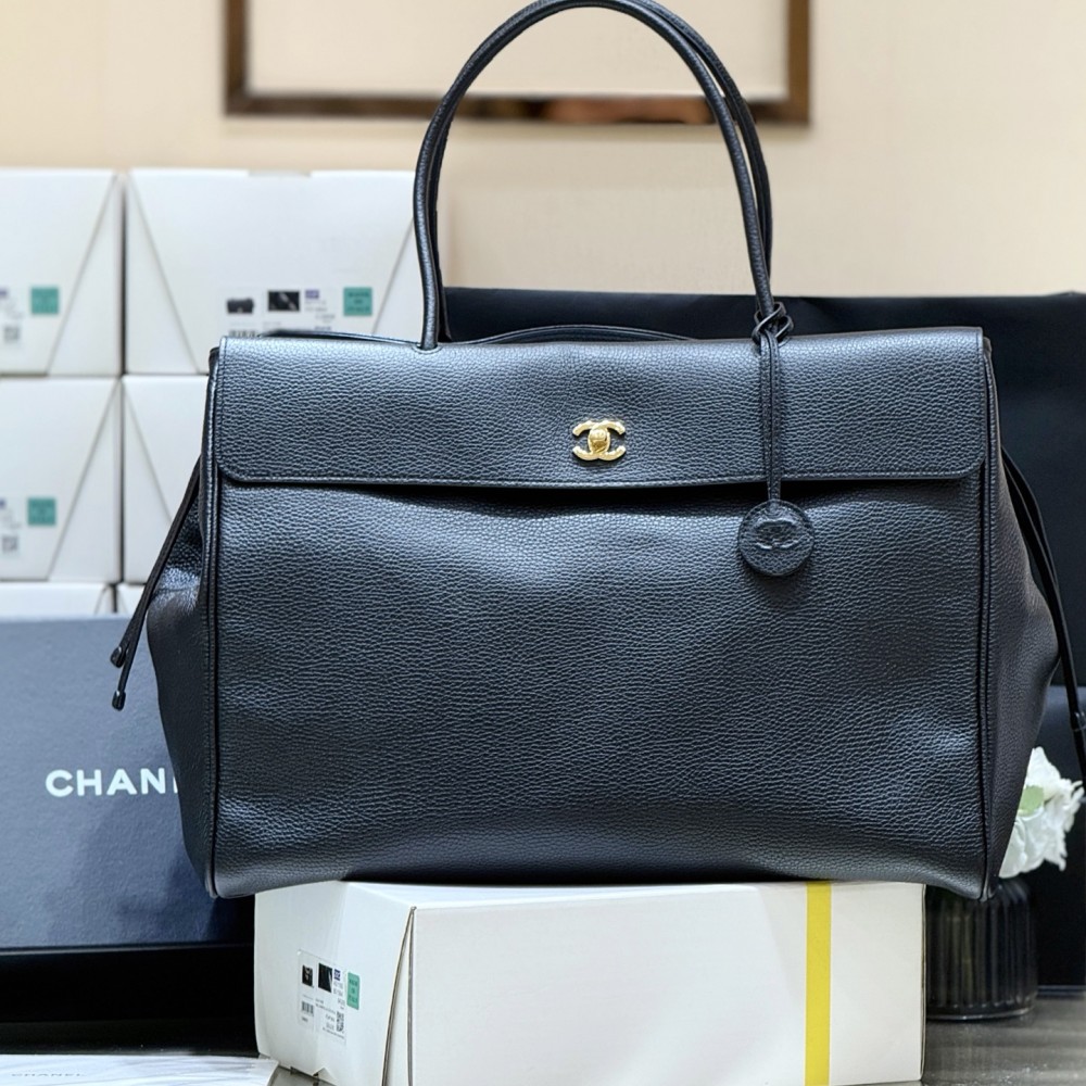 Chanel Large tote, Grained calfskin &gold-tone metal, black