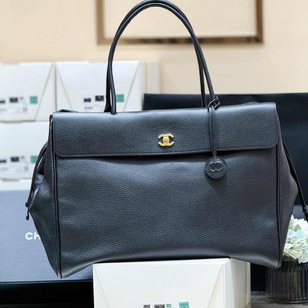 Chanel Large tote, Grained calfskin &gold-tone metal, black