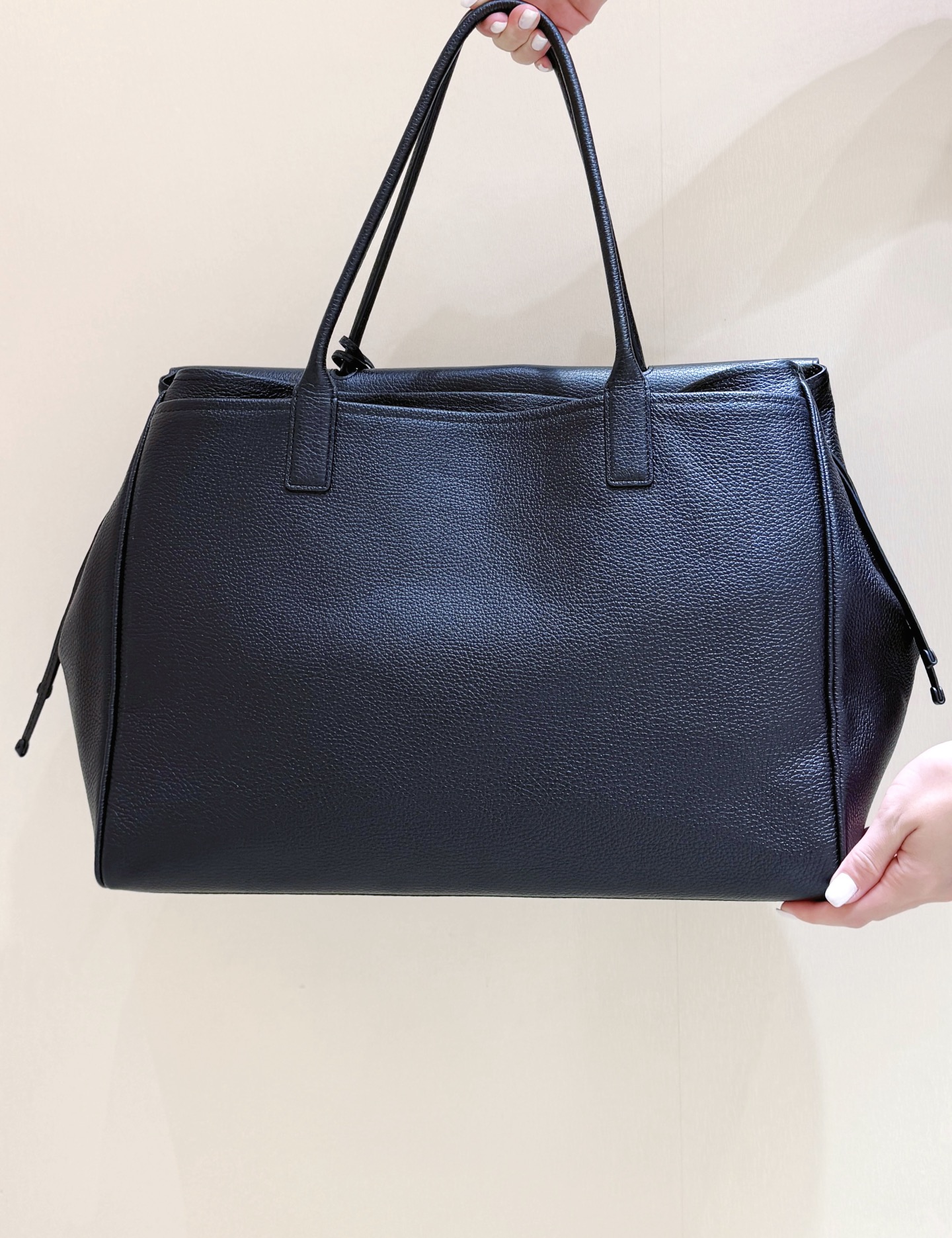 Chanel Large tote, Grained calfskin &gold-tone metal, black