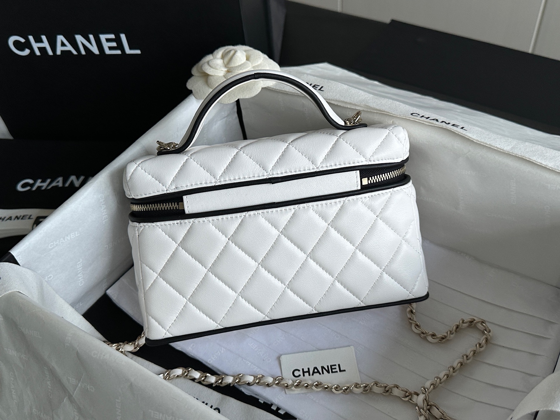 Chanel 26ss Slim Vanity Panda Color blocked LP Box Bag