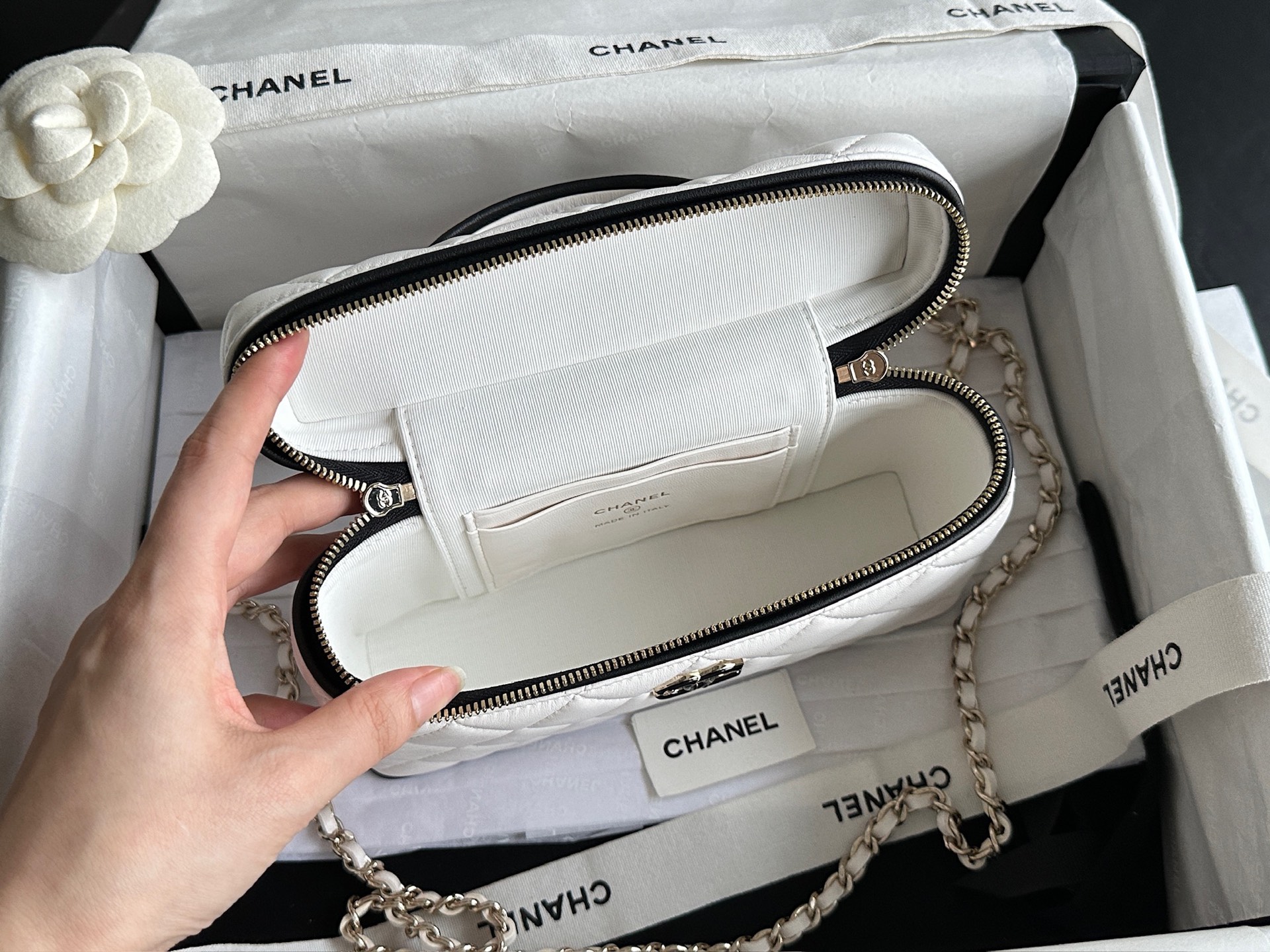 Chanel 26ss Slim Vanity Panda Color blocked LP Box Bag