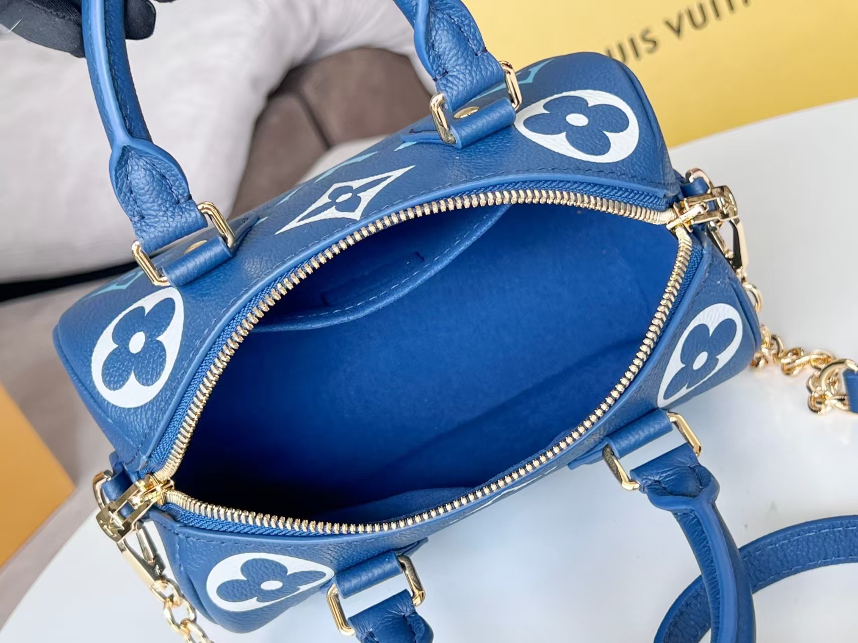 LOUIS VUITTON Empreinte Monogram Giant Speedy Bandouliere 20 Degrade Blue