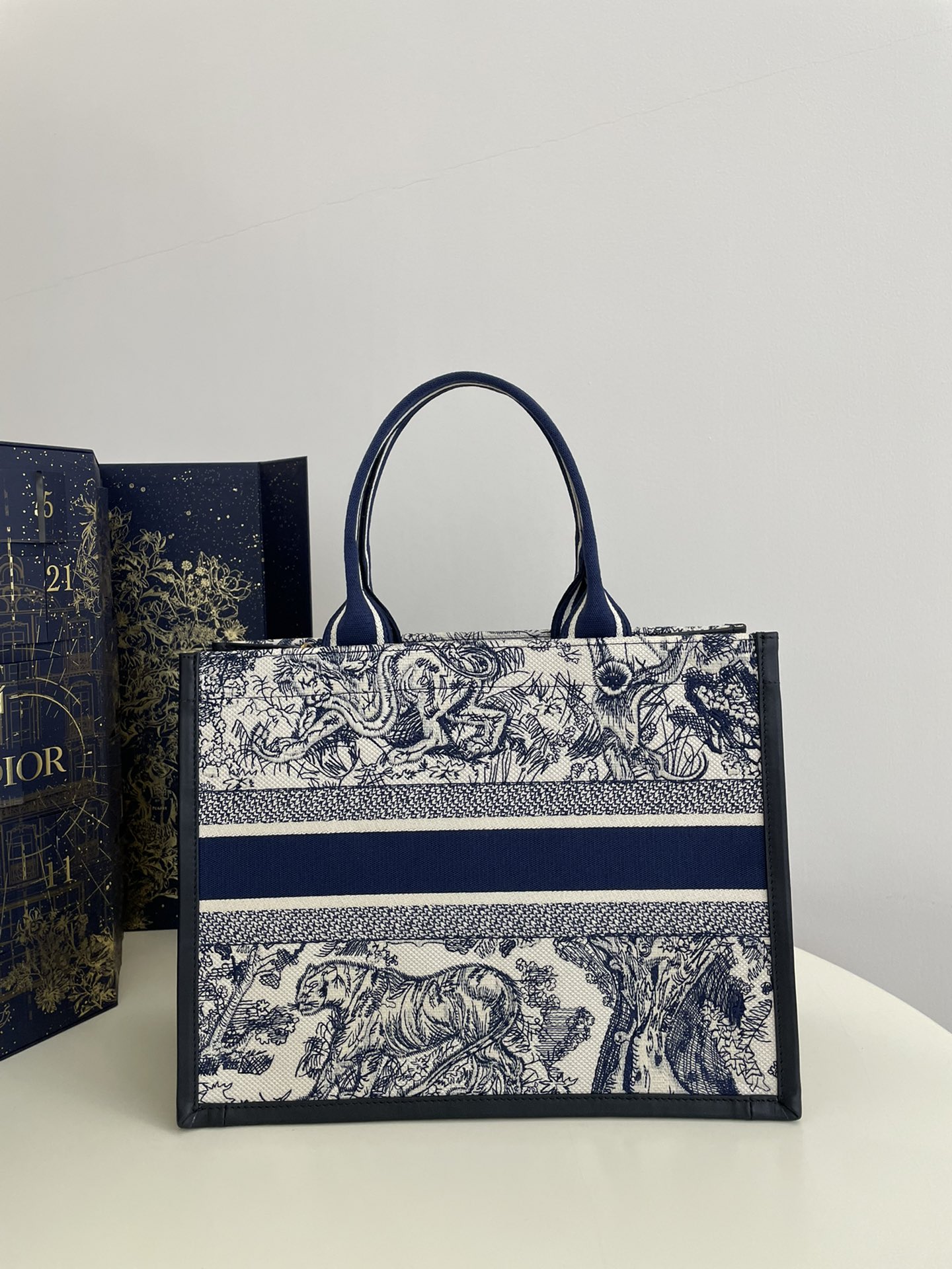 Medium Dior Book Tote Blue and Ecru Toile de Jouy Reverse Embroidery (36 x 16 x 27 cm) Medium Dior Book Tote Blue and Ecru Toile de Jouy Reverse Embroidery (36 x 16 x 27 cm)