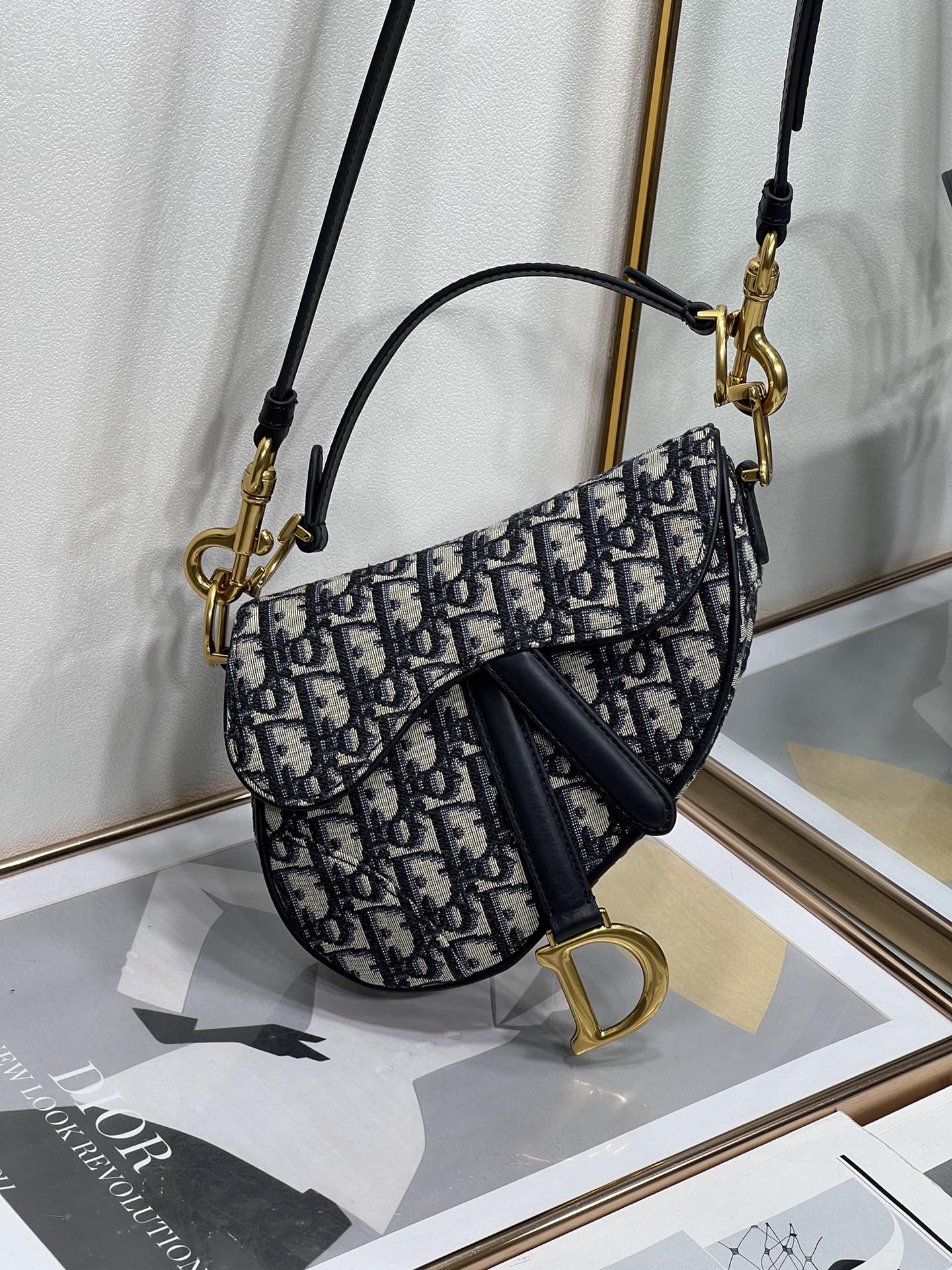 Saddle Bag with Strap Blue Dior Oblique Jacquard (25.5 x 20 x 6.5 cm) Saddle Bag with Strap Blue Dior Oblique Jacquard (25.5 x 20 x 6.5 cm)