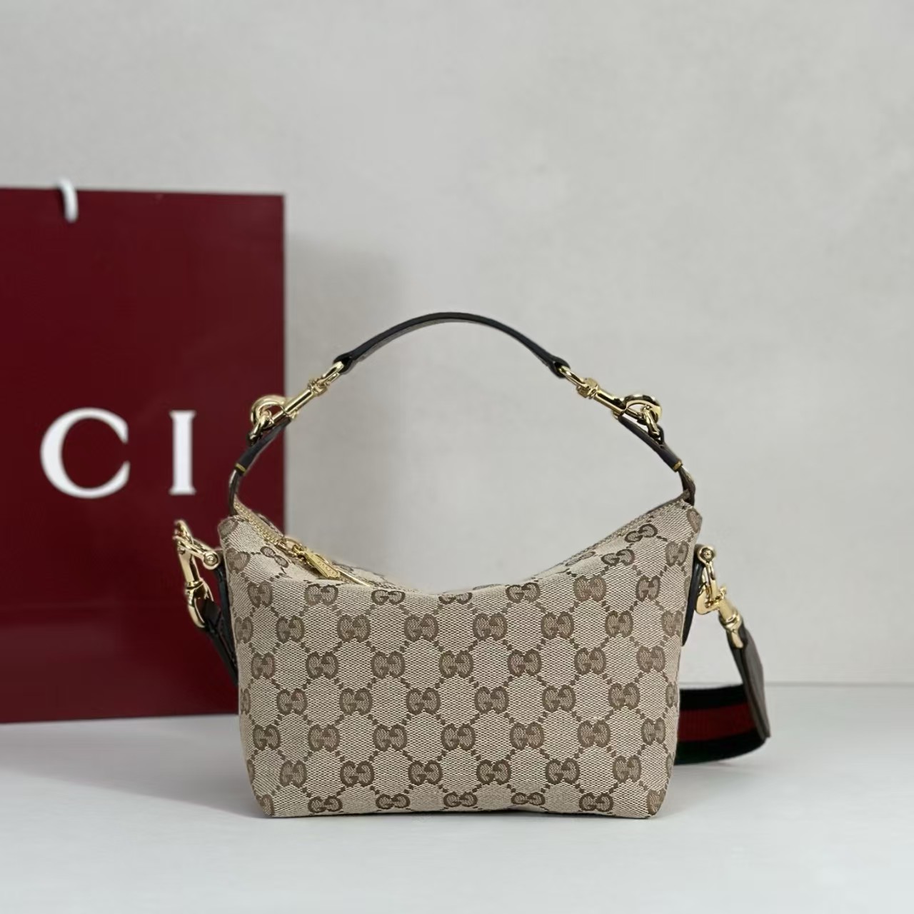 Gucci Brera medium crossbody bag Varianten sandfarbener und brauner GG Canvas