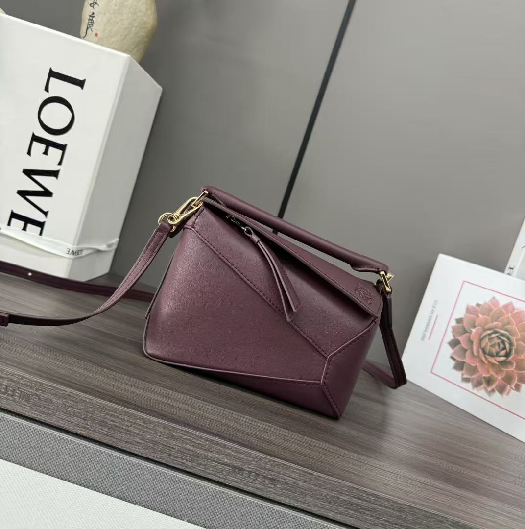 LOEWE Mini Puzzle bag in smooth calfskin Red