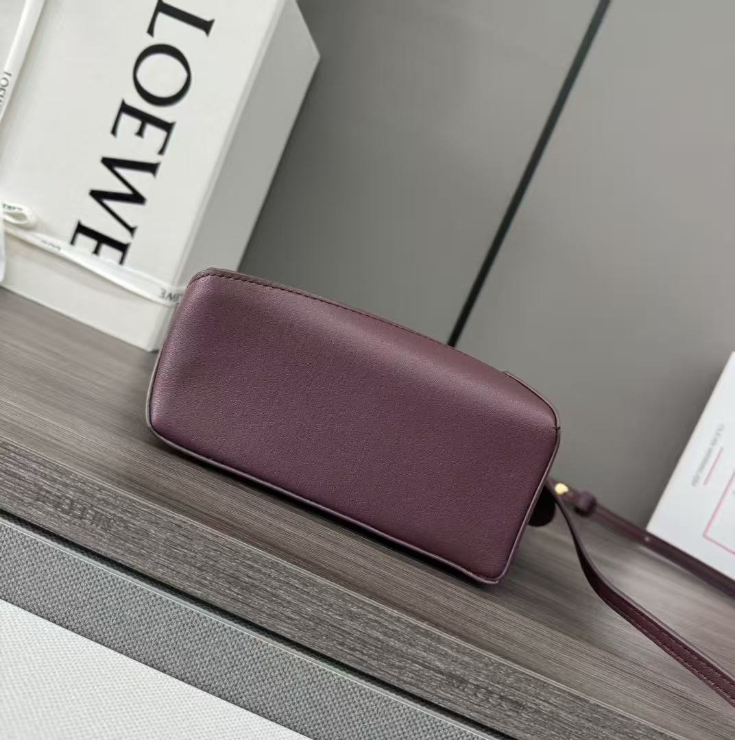 LOEWE Mini Puzzle bag in smooth calfskin Red