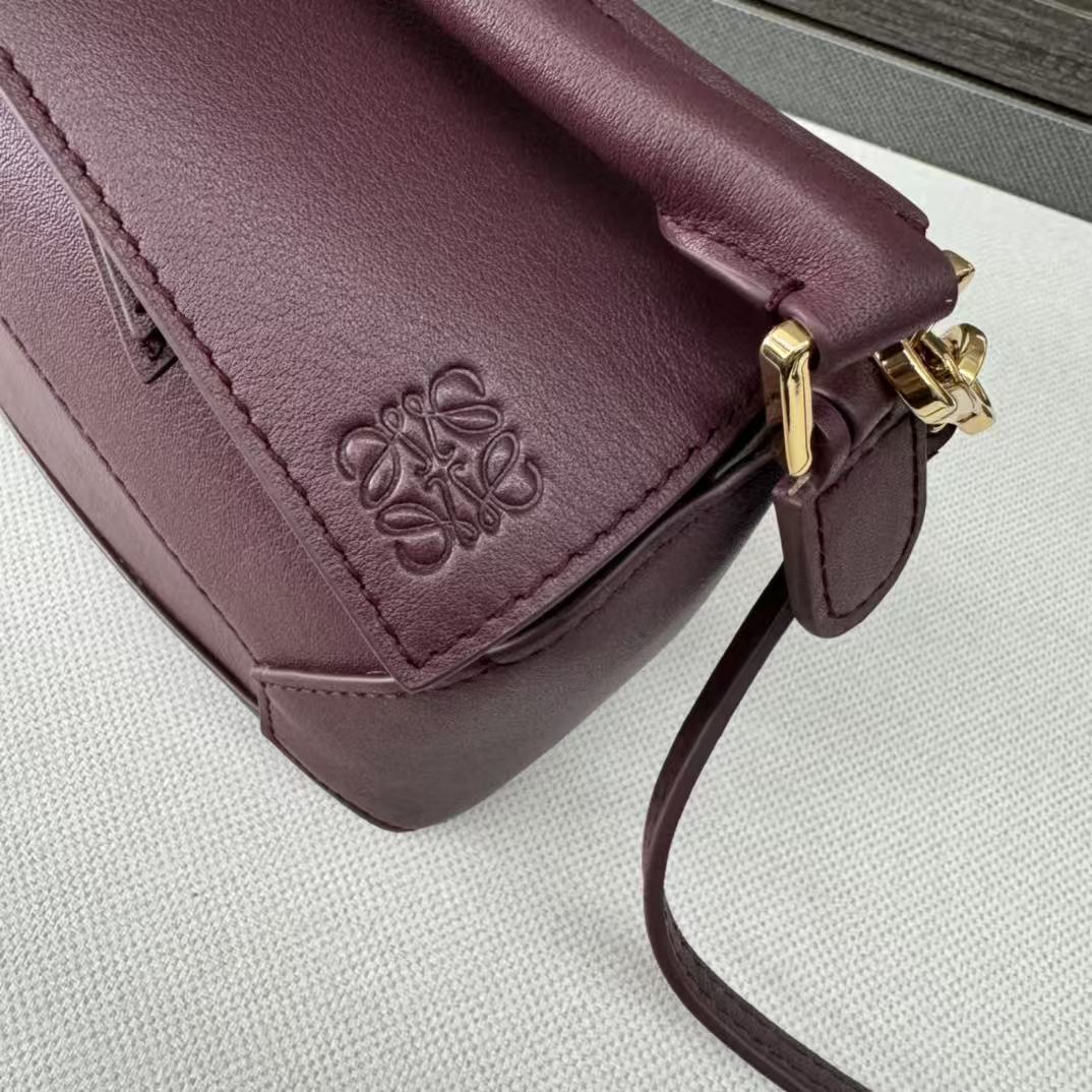 LOEWE Mini Puzzle bag in smooth calfskin Red