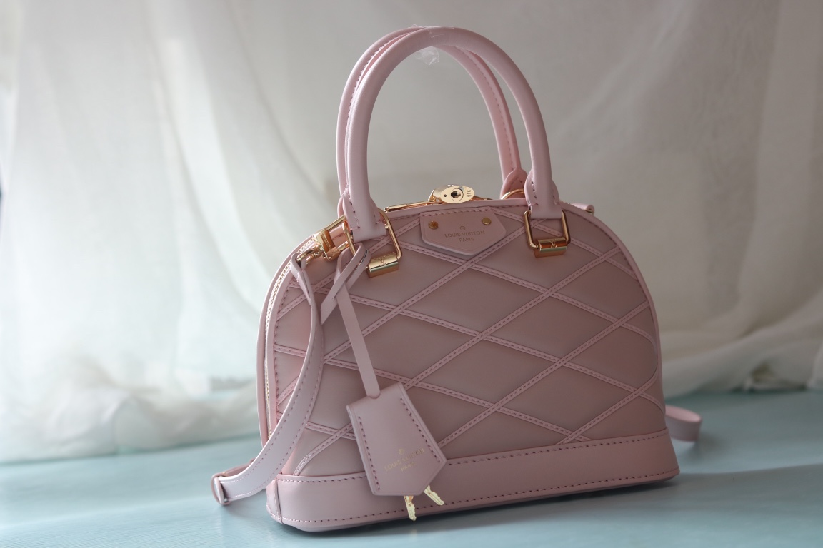 Louis Vuitton Alma BB Shell Bag Nicolas Ghesquière Pink Handbag Louis Vuitton Alma BB Shell Bag Nicolas Ghesquière Pink Handbag