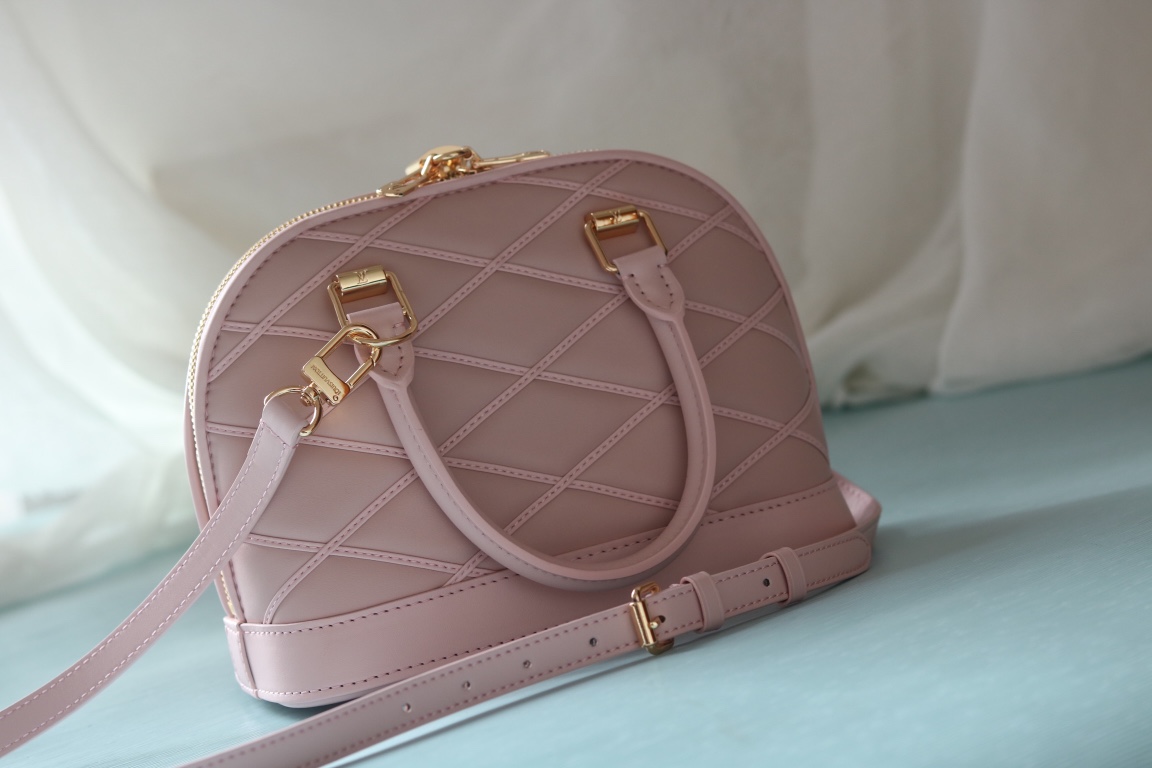 Louis Vuitton Alma BB Shell Bag Nicolas Ghesquière Pink Handbag Louis Vuitton Alma BB Shell Bag Nicolas Ghesquière Pink Handbag