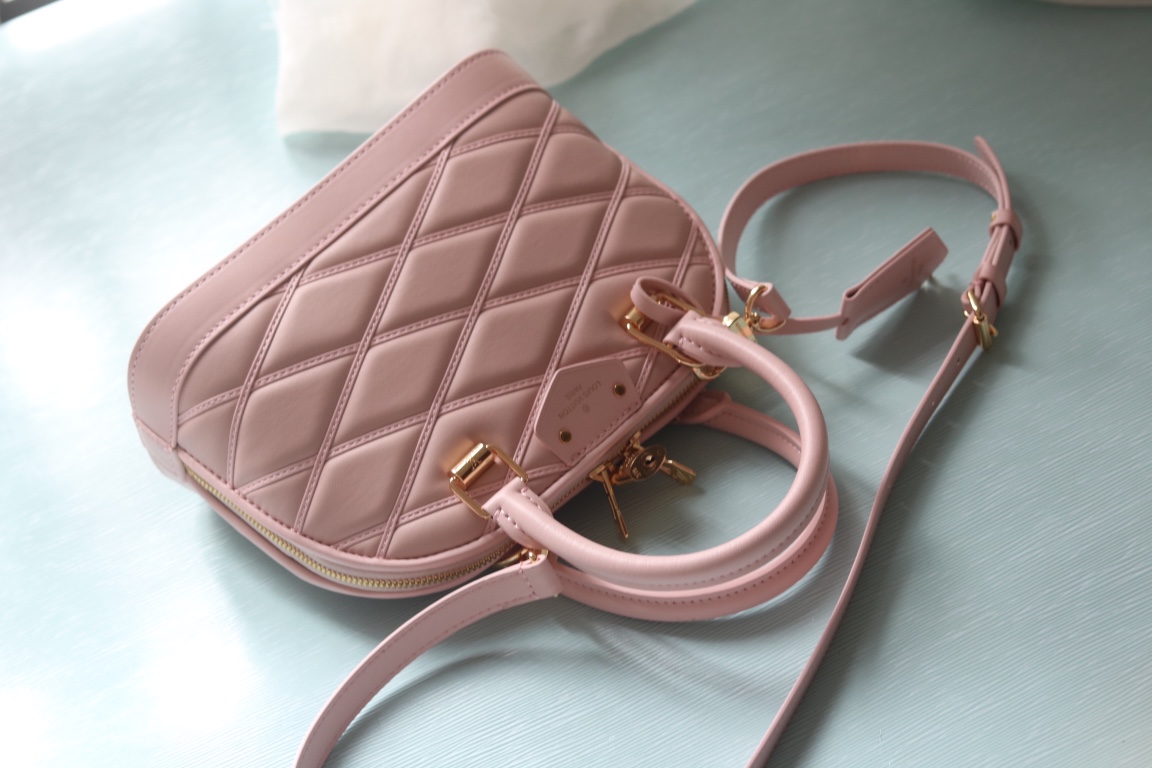 Louis Vuitton Alma BB Shell Bag Nicolas Ghesquière Pink Handbag Louis Vuitton Alma BB Shell Bag Nicolas Ghesquière Pink Handbag