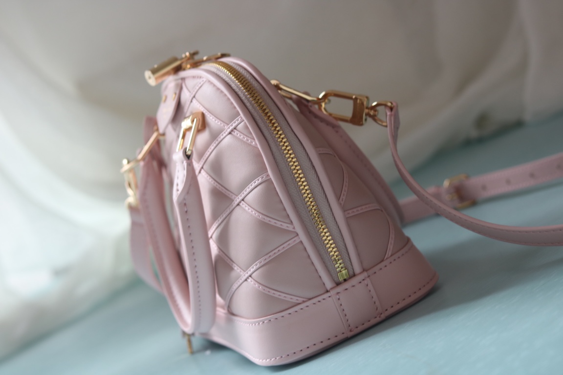 Louis Vuitton Alma BB Shell Bag Nicolas Ghesquière Pink Handbag Louis Vuitton Alma BB Shell Bag Nicolas Ghesquière Pink Handbag