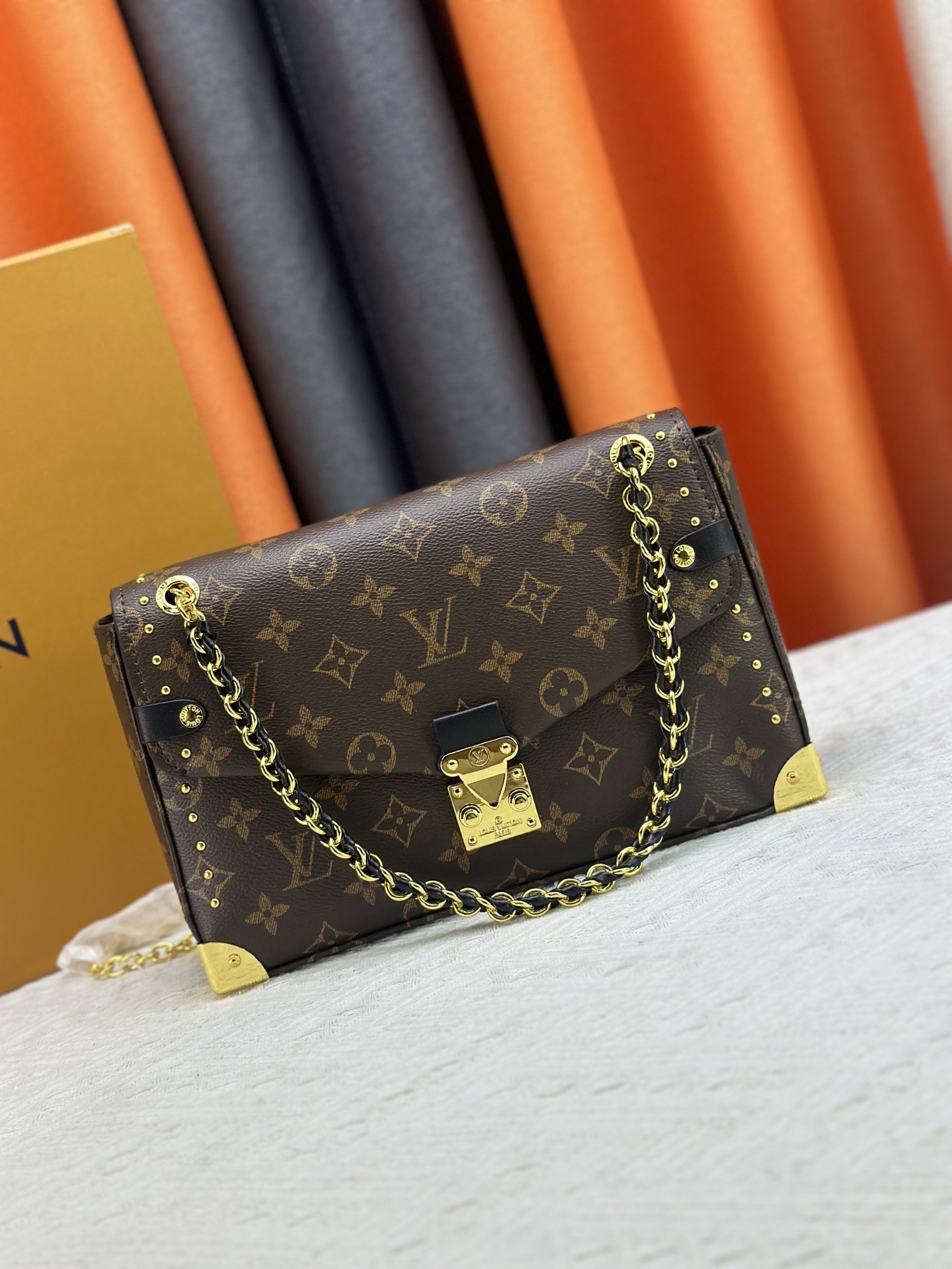 Louis Vuitton Trunkie Handbag Monogram Canvas Tote Bag Louis Vuitton Trunkie Handbag Monogram Canvas Tote Bag