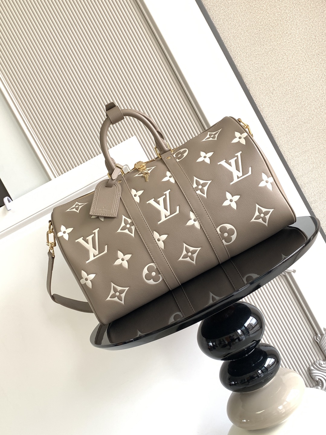 Louis Vuitton KeepallBandoulière 45 Handbag Cream/Black Louis Vuitton KeepallBandoulière 45 Handbag Cream/Black