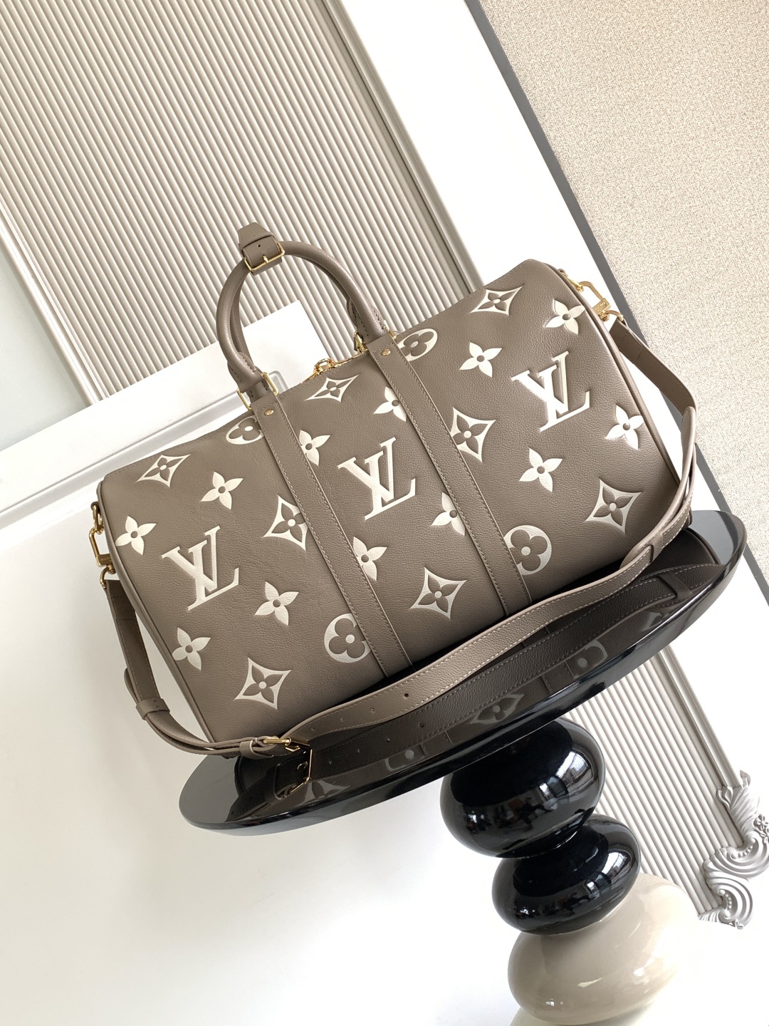 Louis Vuitton KeepallBandoulière 45 Handbag Cream/Black Louis Vuitton KeepallBandoulière 45 Handbag Cream/Black