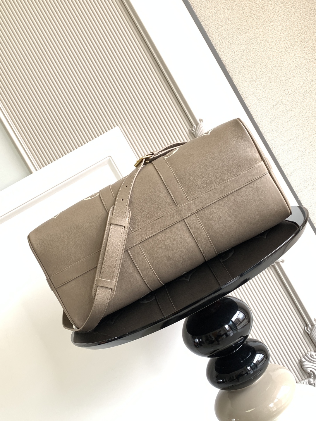 Louis Vuitton KeepallBandoulière 45 Handbag Cream/Black Louis Vuitton KeepallBandoulière 45 Handbag Cream/Black