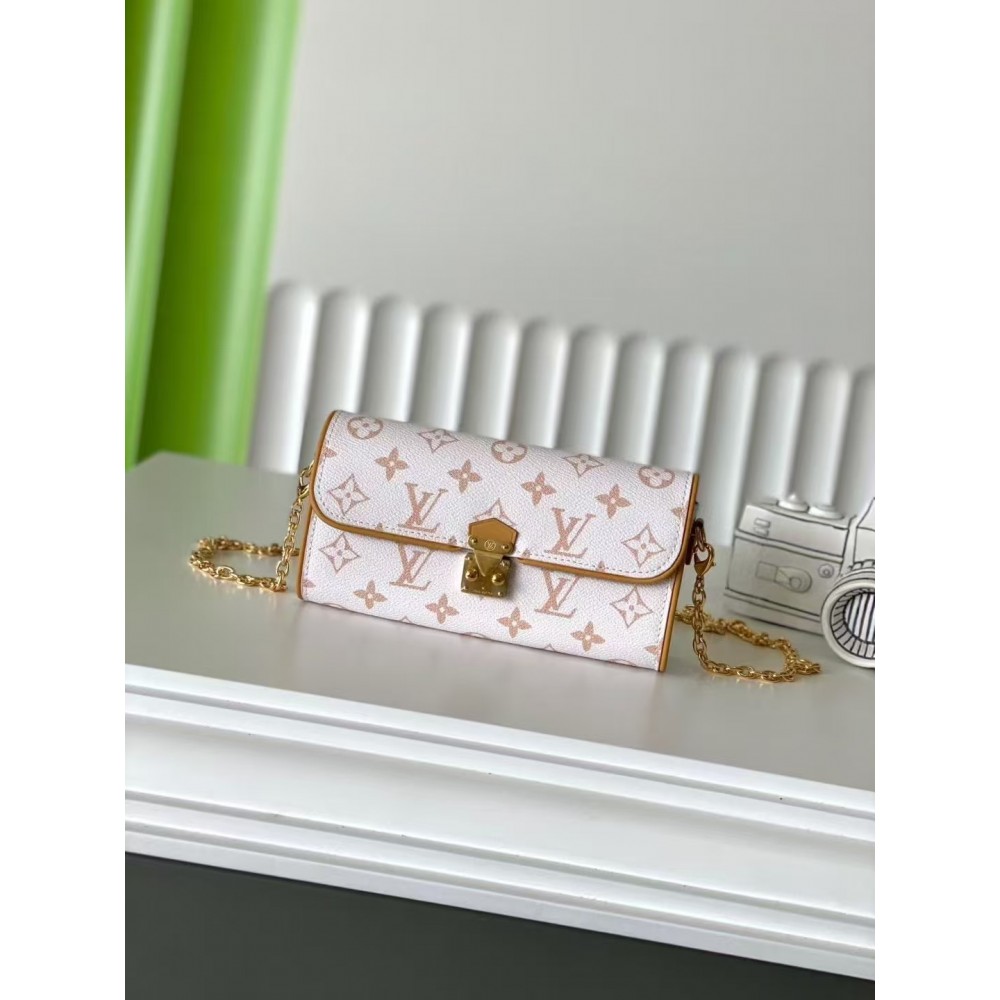 LOUIS VUITTON Pochette Camille Monogram