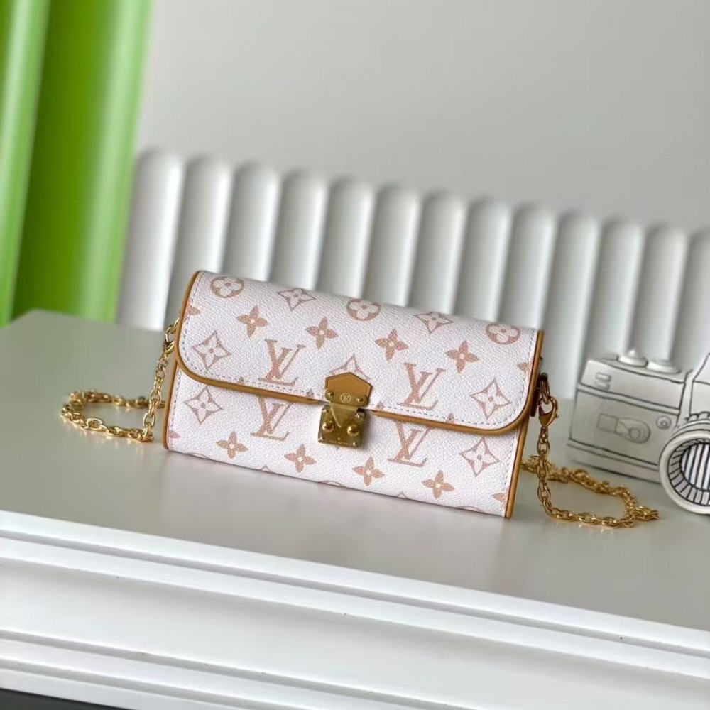 LOUIS VUITTON Pochette Camille Monogram