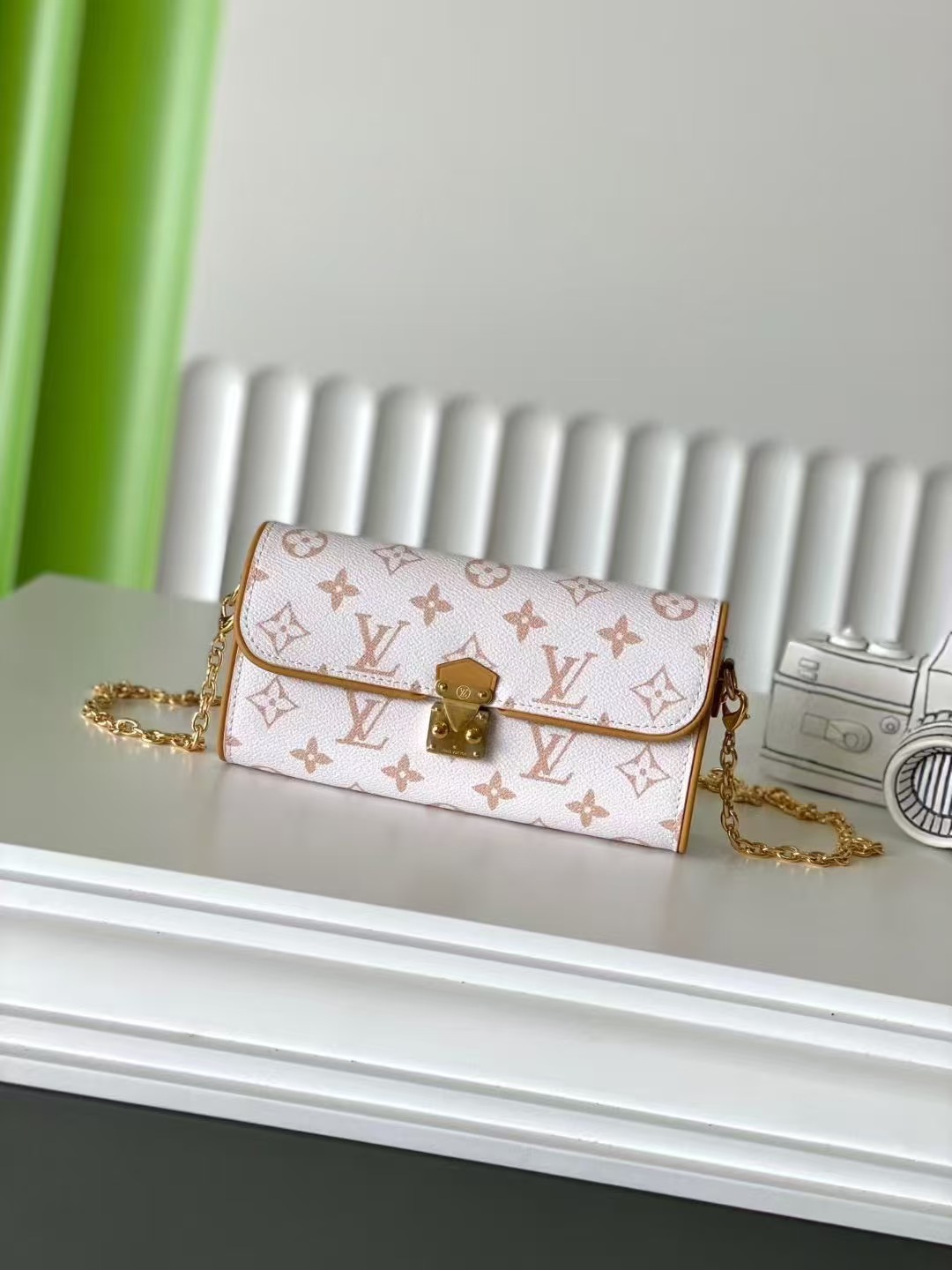 LOUIS VUITTON Pochette Camille Monogram