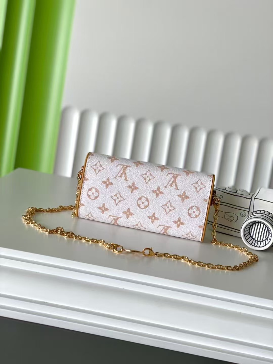 LOUIS VUITTON Pochette Camille Monogram