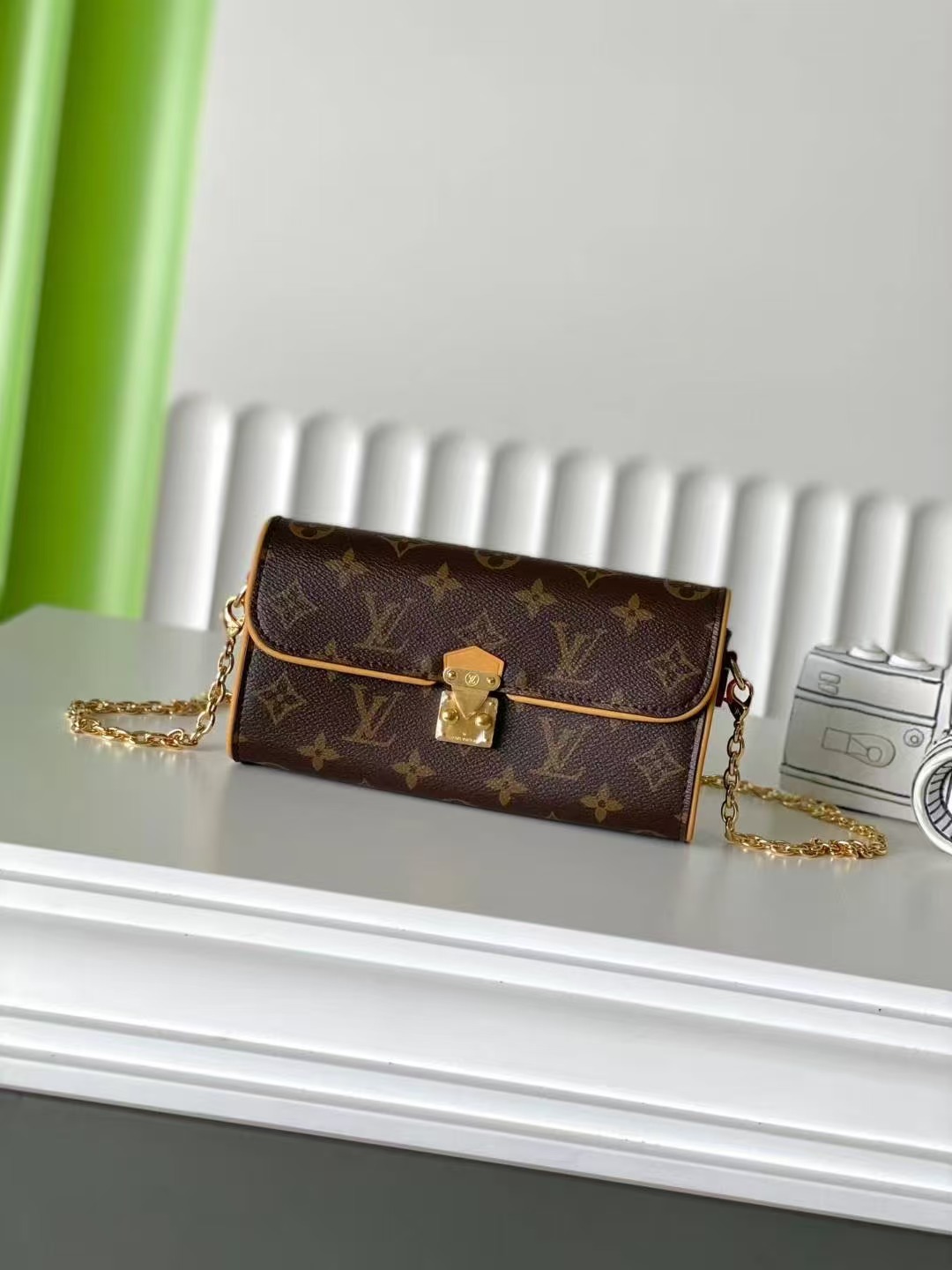 LOUIS VUITTON Pochette Camille Monogram