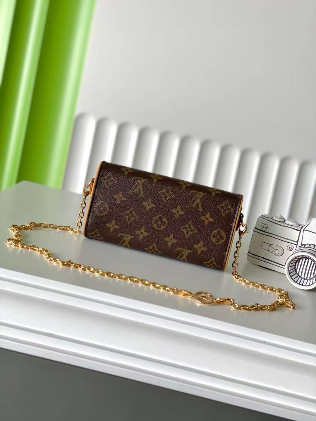 LOUIS VUITTON Pochette Camille Monogram