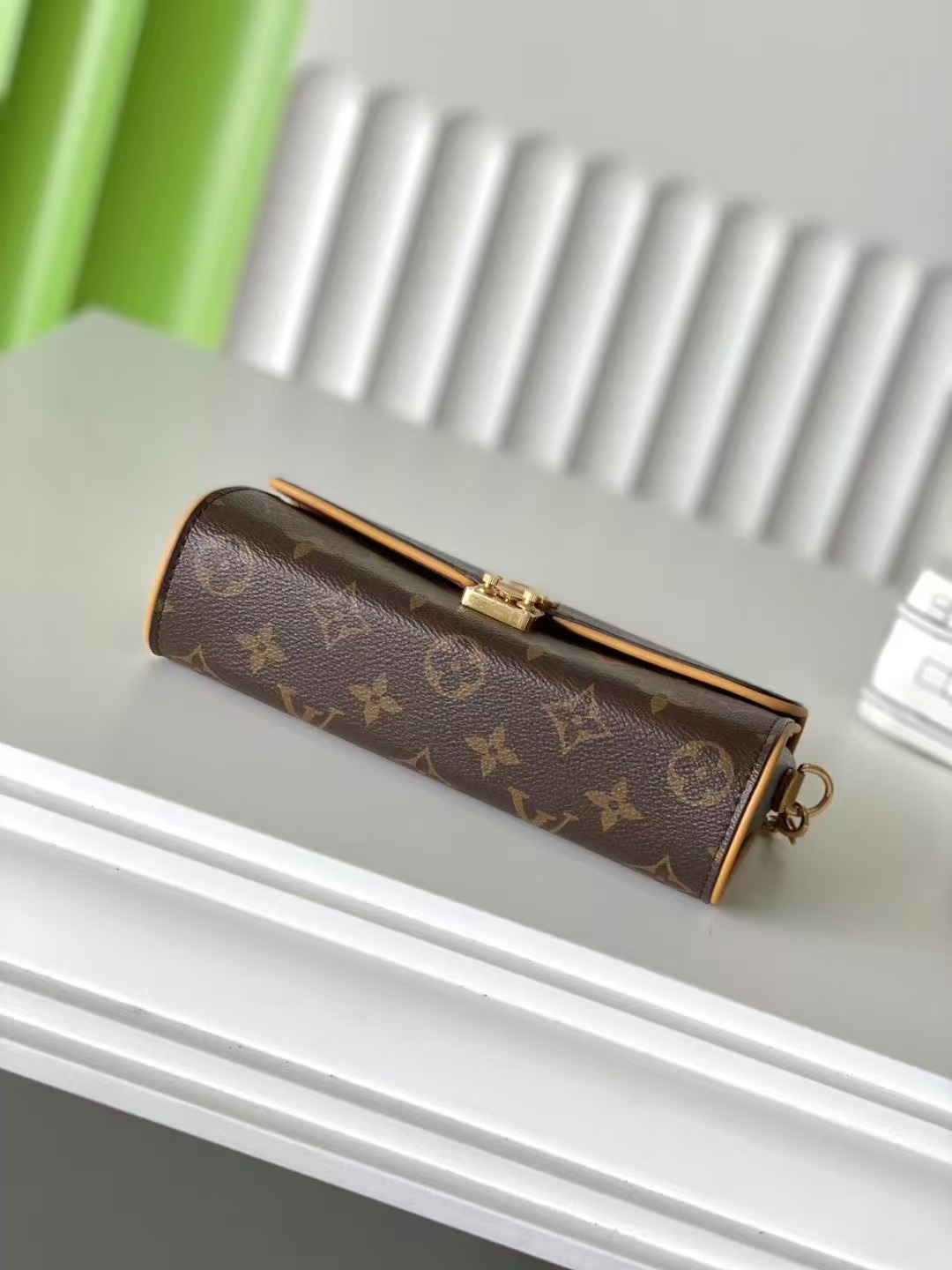 LOUIS VUITTON Pochette Camille Monogram